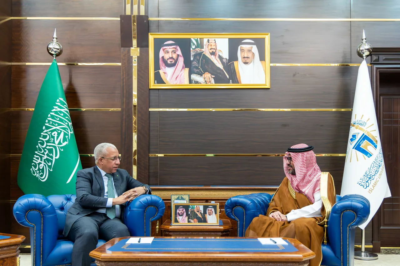 رئيس الجامعة الإسلامية يستقبل سفير الجمهورية الإسلامية الموريتانية - 3