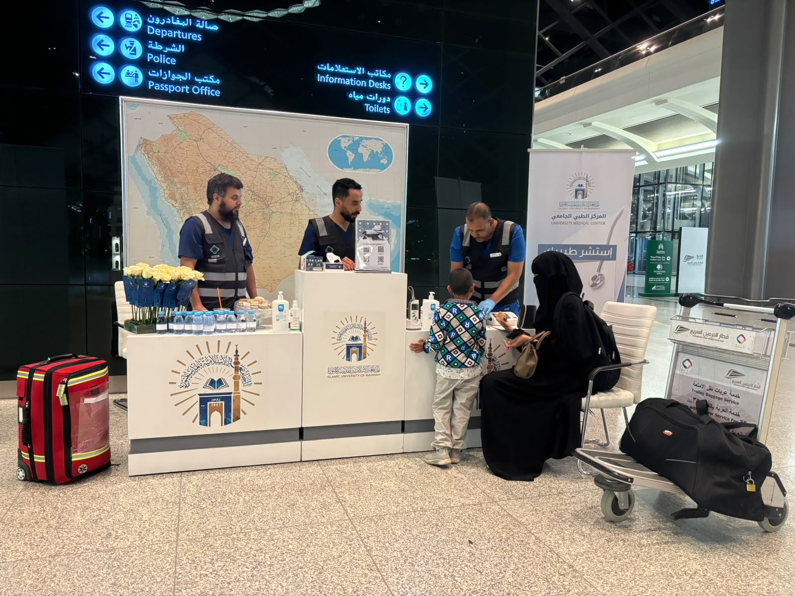 المركز الطبي الجامعي يشارك في اليوم العالمي للتعزيز الصحي بمحطة قطار الحرمين بالمدينة المنورة - 2