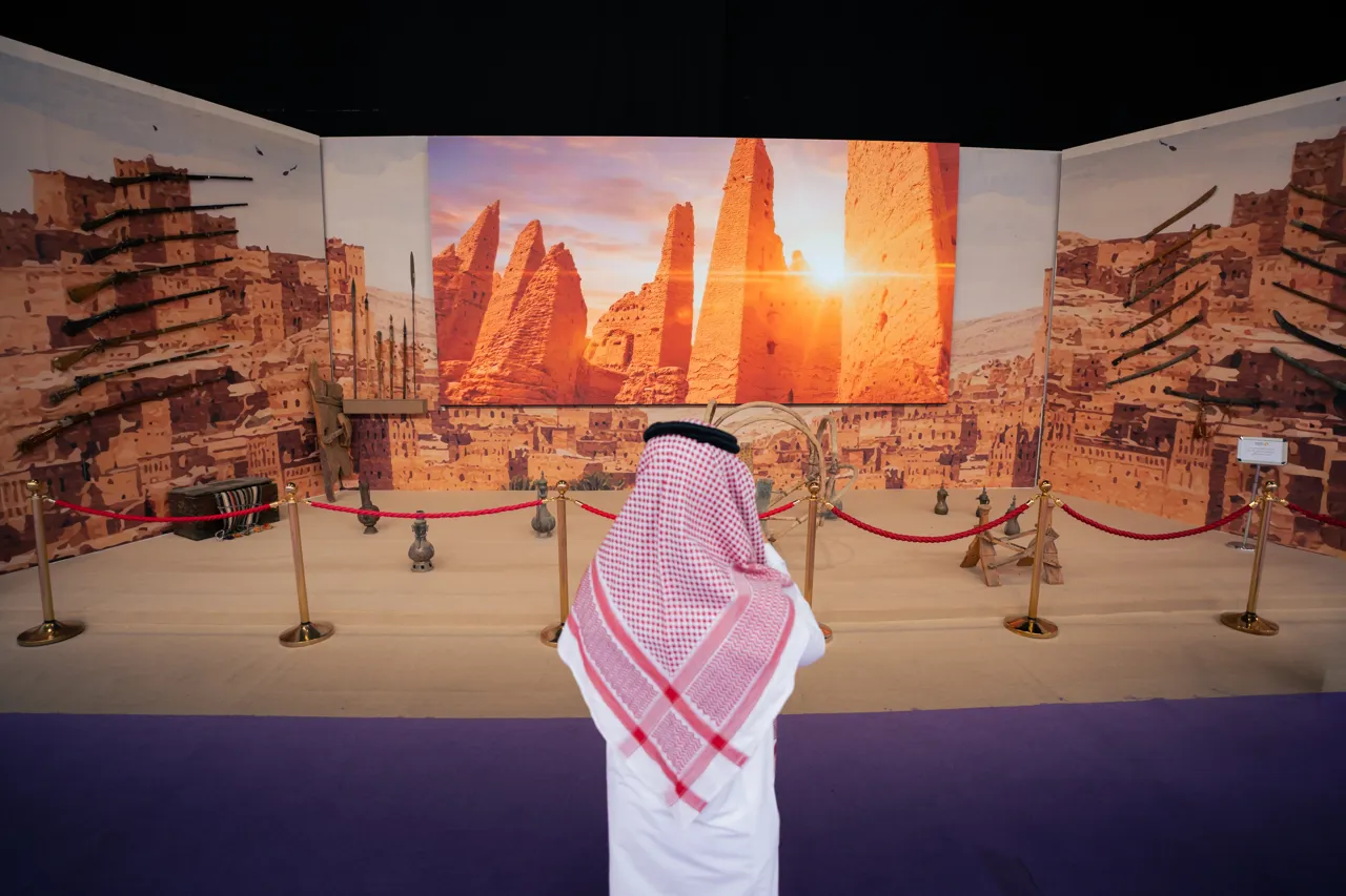 الجناح السعودي بمهرجان "الثقافات والشعوب" يستعرض تاريخ المملكة ومسيرة النماء الوطني - 8