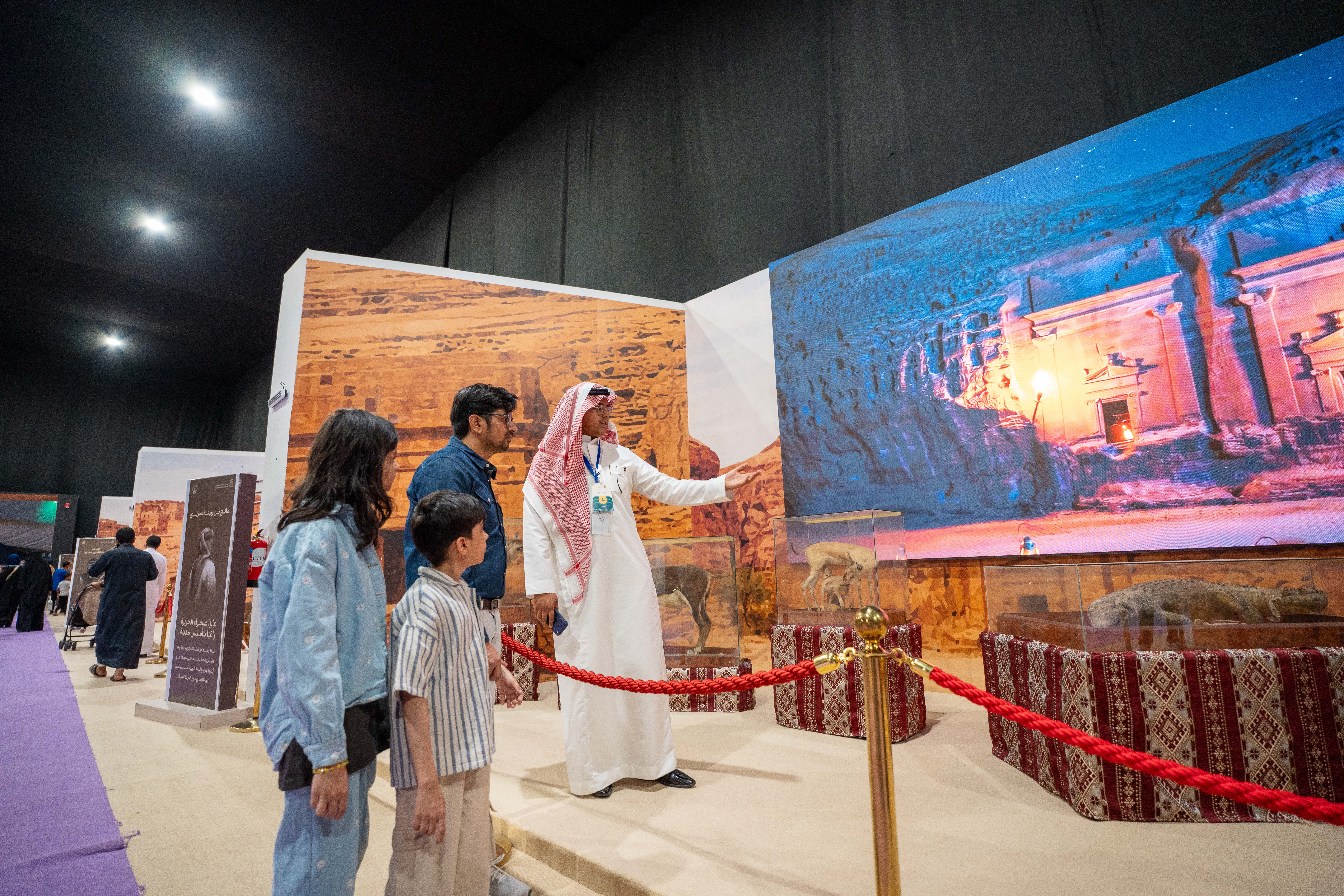 الجناح السعودي بمهرجان "الثقافات والشعوب" يستعرض تاريخ المملكة ومسيرة النماء الوطني - 2