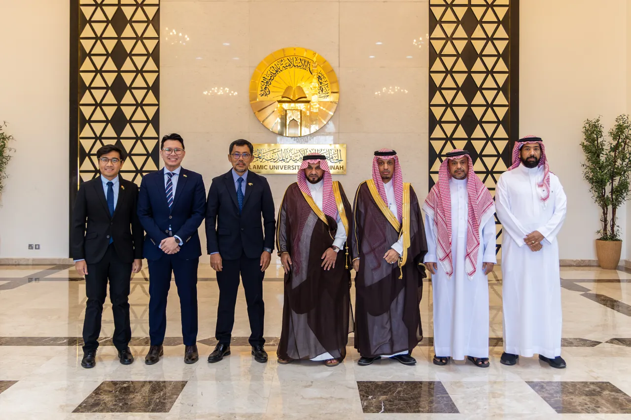 وكيل الجامعة للدراسات العليا والبحث العلمي يستقبل نائب القنصل العام لجمهورية سنغافورة - 3