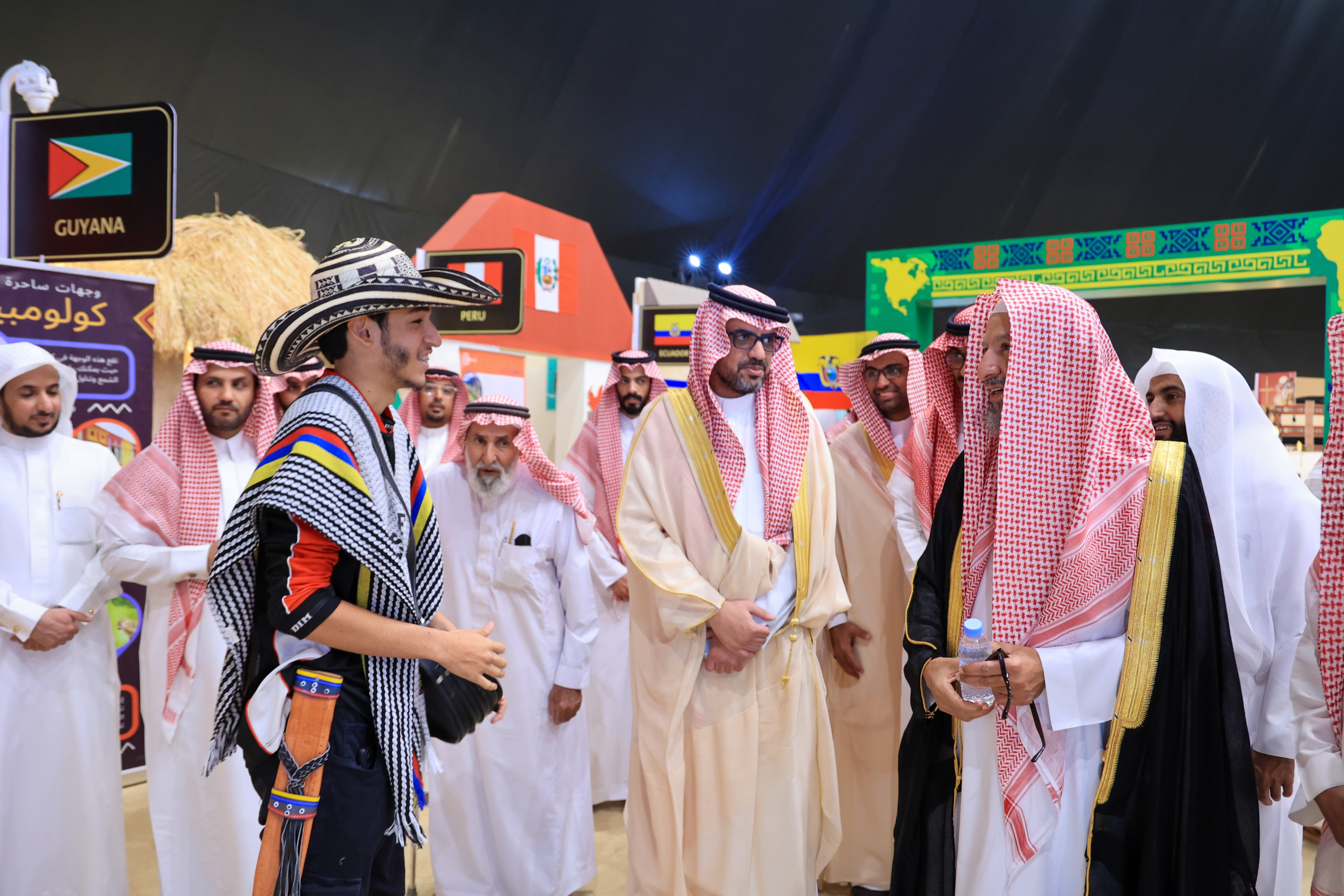 رئيس الجامعة الإسلامية يستقبل عضو هيئة كبار العلماء فضيلة الشيخ د. سعد بن ناصر الشثري - 2