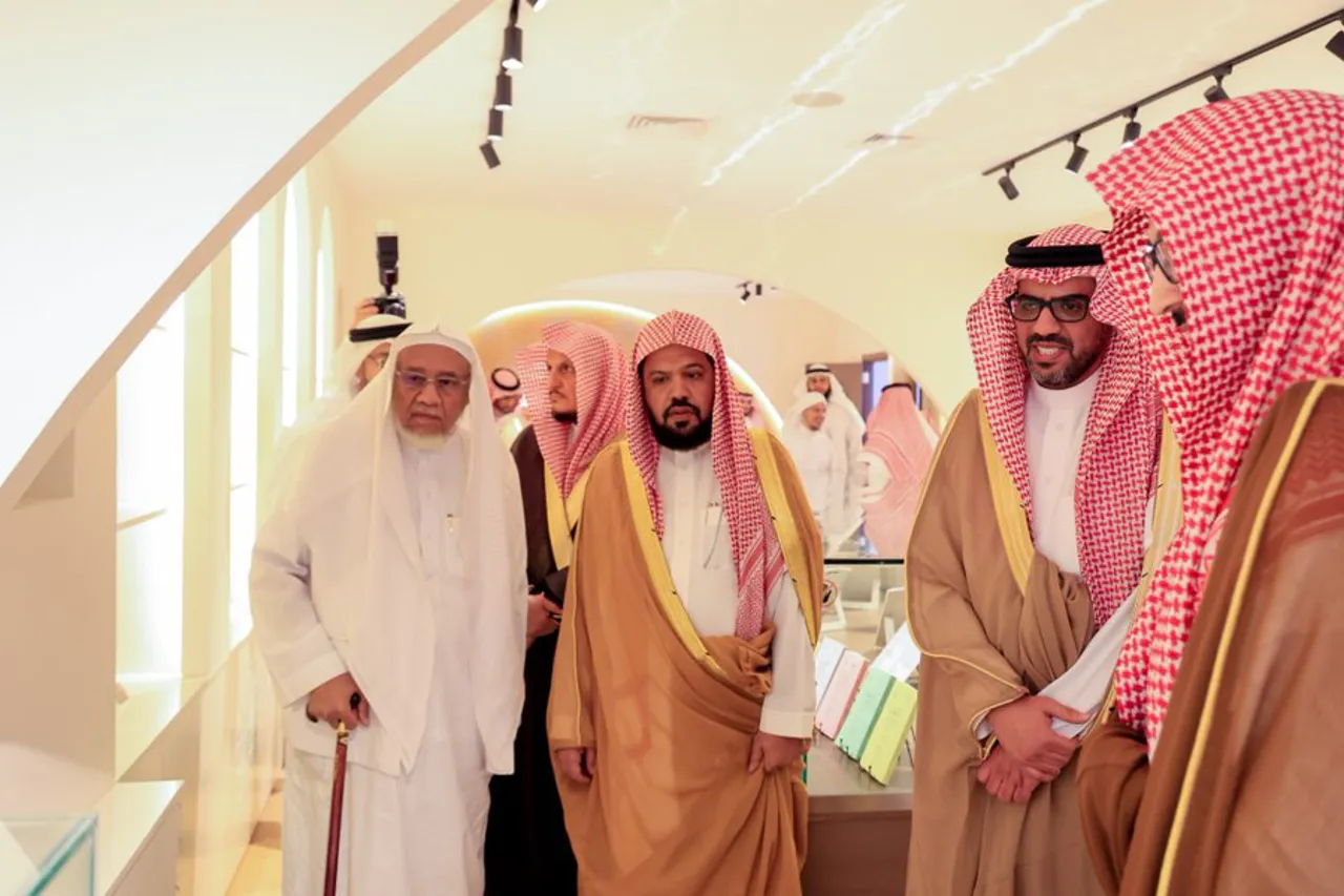 رئيس الجامعة الإسلامية يدشن معرض كلية القرآن الكريم احتفاءً بمرور خمسين عامًا على تأسيس الكلية