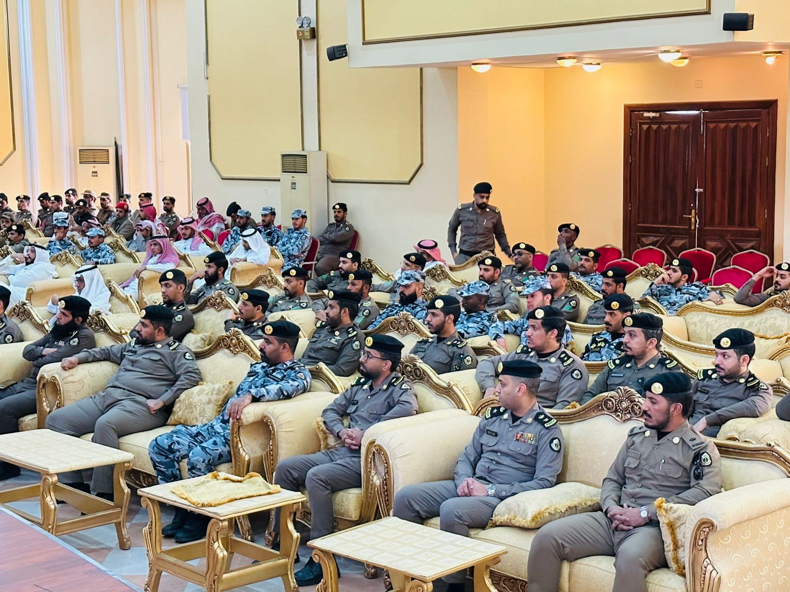 تنفيذ محاضرة بعنوان (التطرف ومنافاته لوسطية الاسلام ووسائل التضليل الفكري) قدمها فضيلة الدكتور عبد الله بن عبد الرحمن الرحيلي - 3