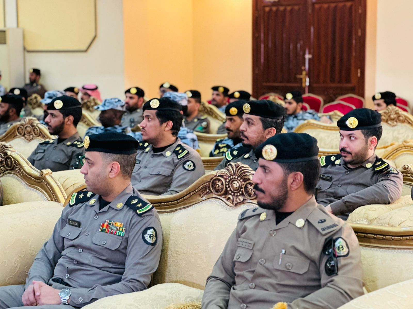 تنفيذ محاضرة بعنوان (التطرف ومنافاته لوسطية الاسلام ووسائل التضليل الفكري) قدمها فضيلة الدكتور عبد الله بن عبد الرحمن الرحيلي - 1