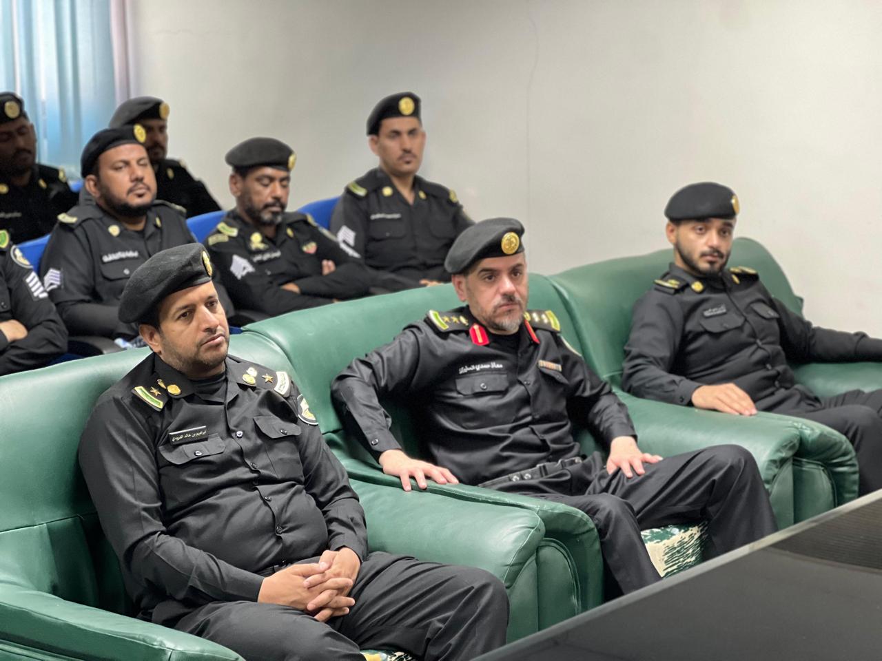 تنفيذ لقاء بعنوان (البيعة الشرعية) يوم الثلاثاء 20-محرم-1447ه في إدارة دوريات الأمن - 2