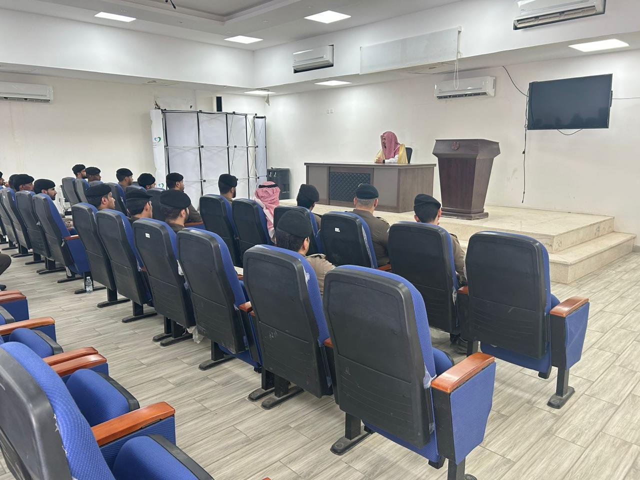 تنفيذ محاضرة بعنوان (الولاء للملك واجب شرعي) في إدارة المرور بمنطقة المدينة المنورة يوم الخميس 29-محرم-1447 ه - 5