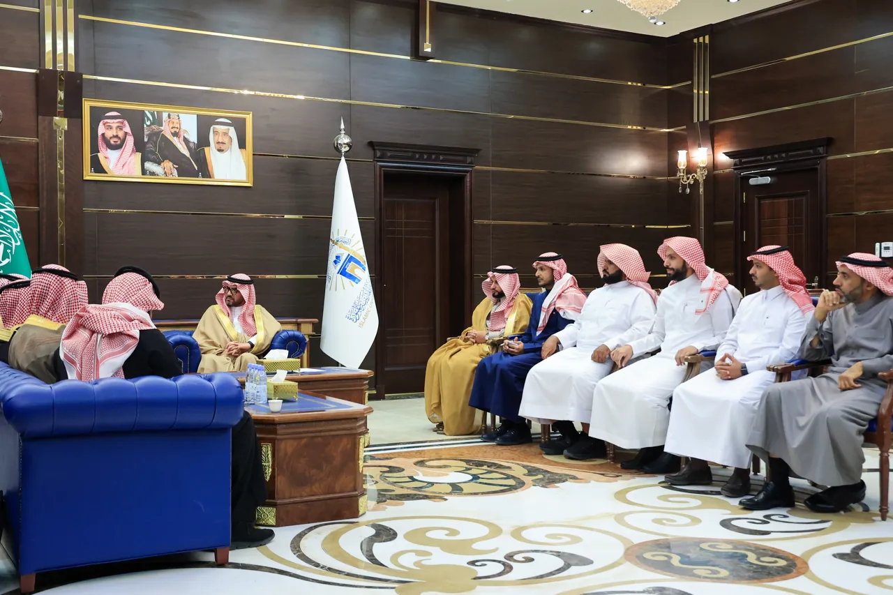 رئيس الجامعة الإسلامية يستقبل الرئيس التنفيذي للمركز السعودي لحلال - 4