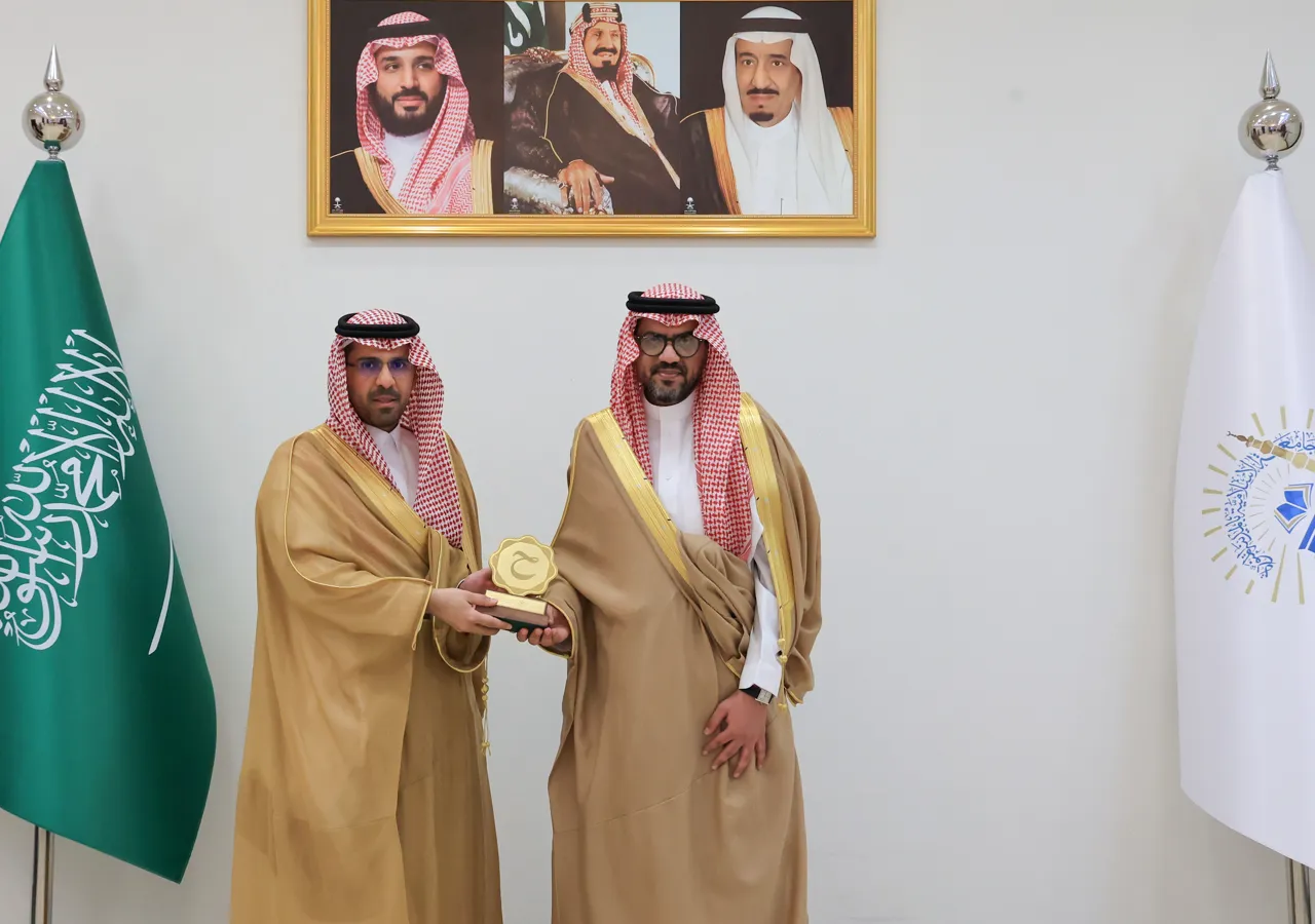 رئيس الجامعة الإسلامية يستقبل الرئيس التنفيذي للمركز السعودي لحلال - 1