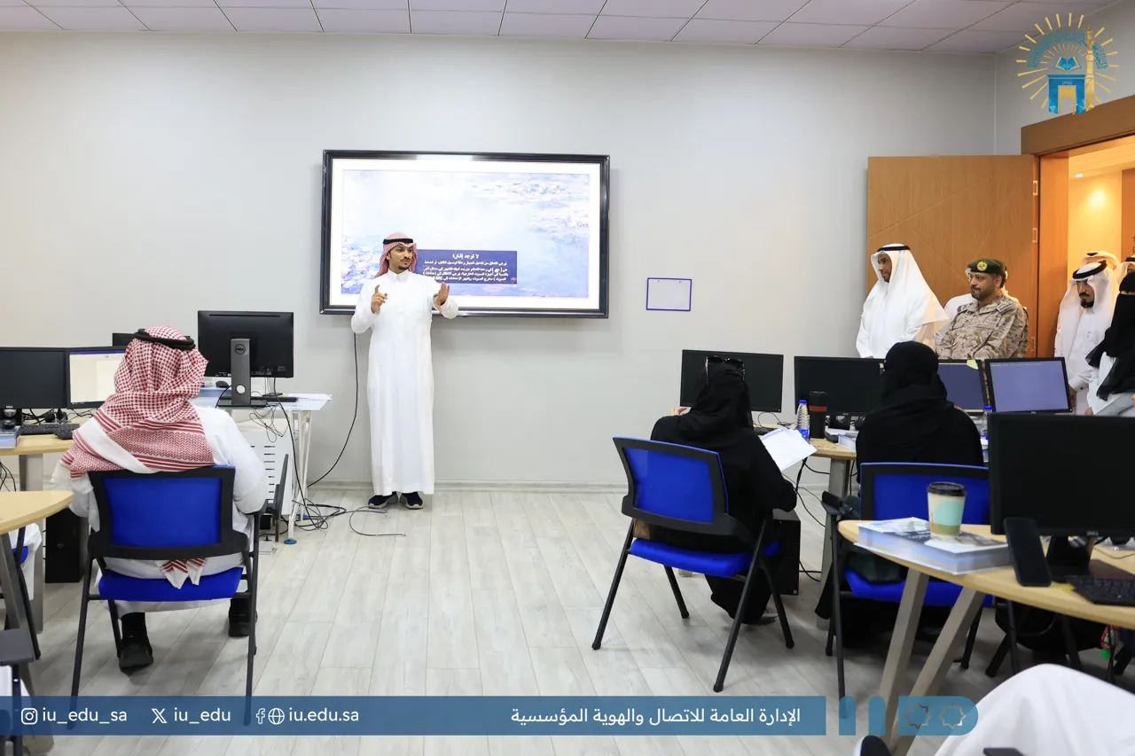 His Excellency, the Acting President of the University, Prof. Hassan bin Abdul Mun’em al-Awfi launches a series of distinguished courses, under the title: “Digital Skills in the Work Environment.” - 2