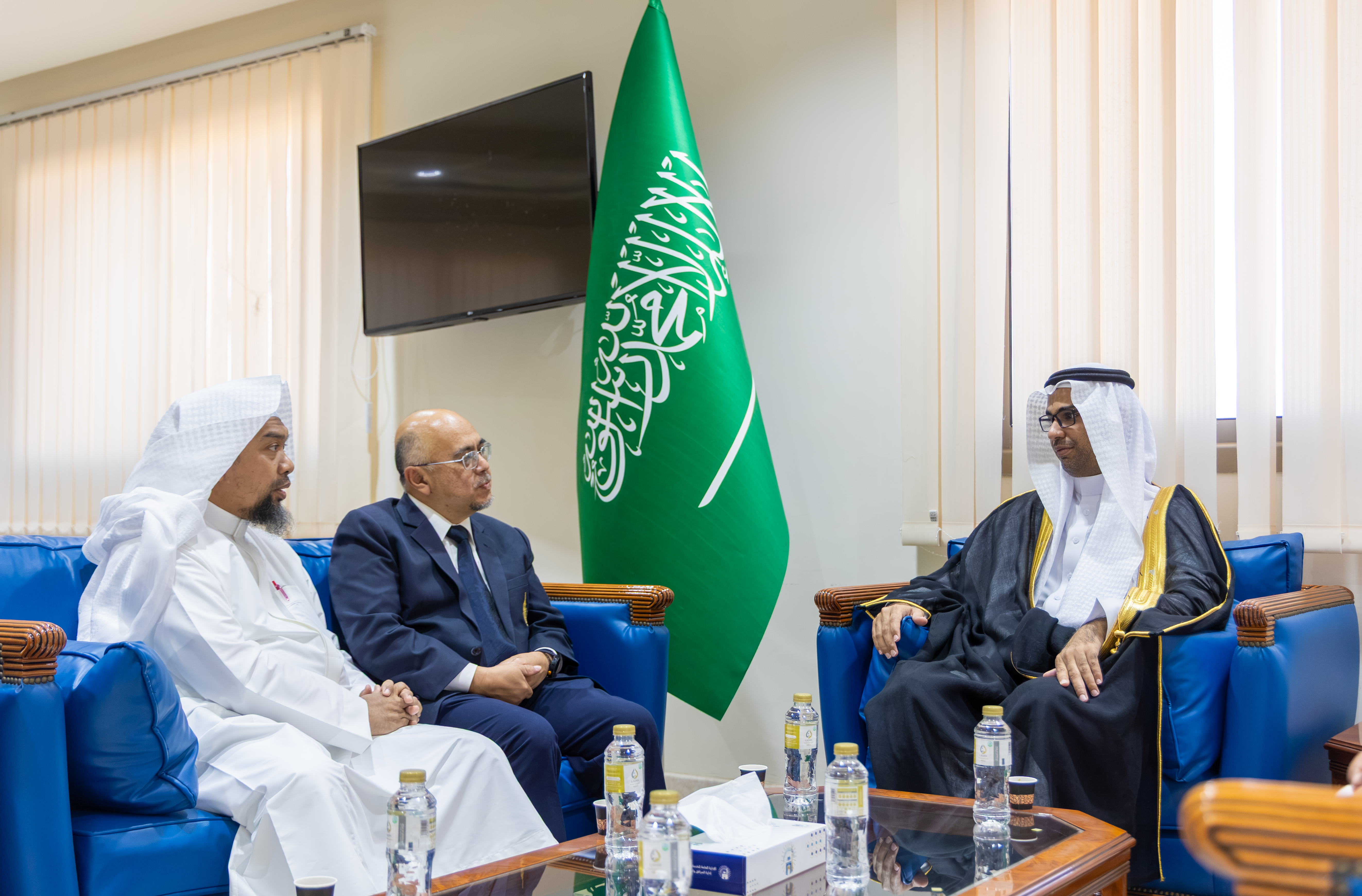 وكيل الجامعة الإسلامية للخدمات المشتركة يستقبل وفداً أكاديمياً من جامعة الأمير سونكلا التايلندية - 1
