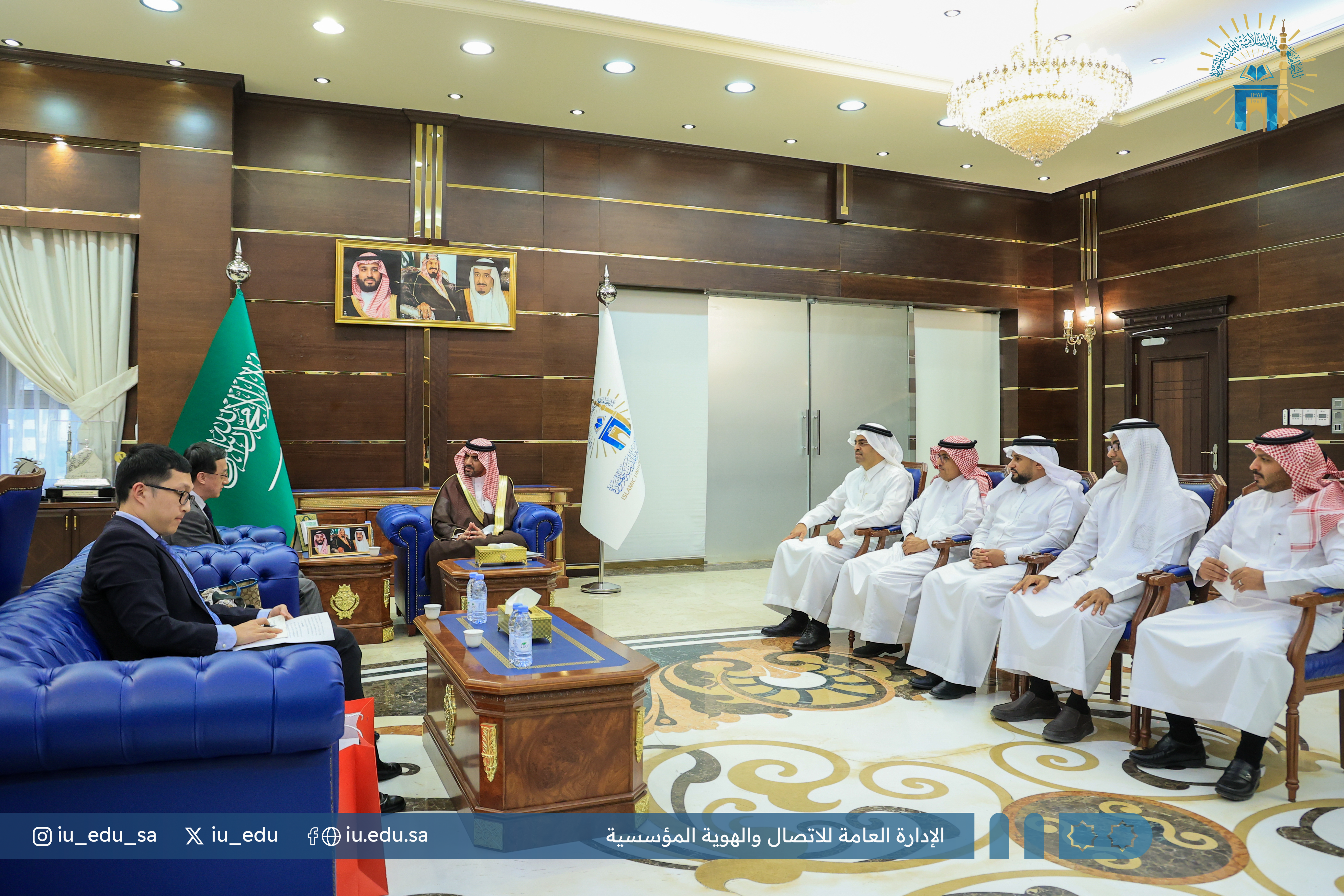 رئيس الجامعة الإسلامية د. صالح بن علي العقلا، يستقبل القنصل العام لجمهورية الصين الشعبية وانغ تشيمين. - 2