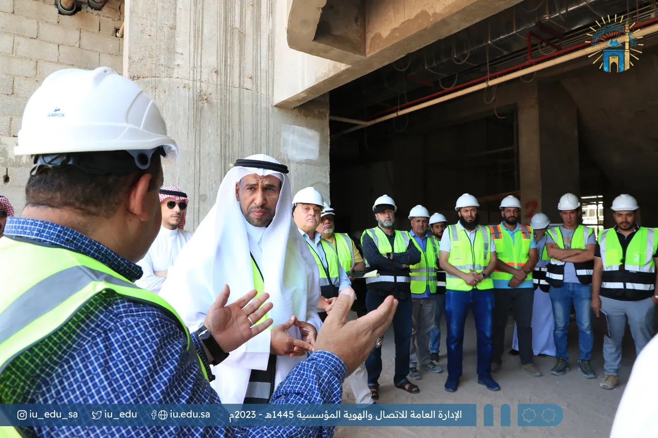 رئيس الجامعة الإسلامية المكلف يقوم بجولة تفقدية لبعض جهات الجامعة - 3
