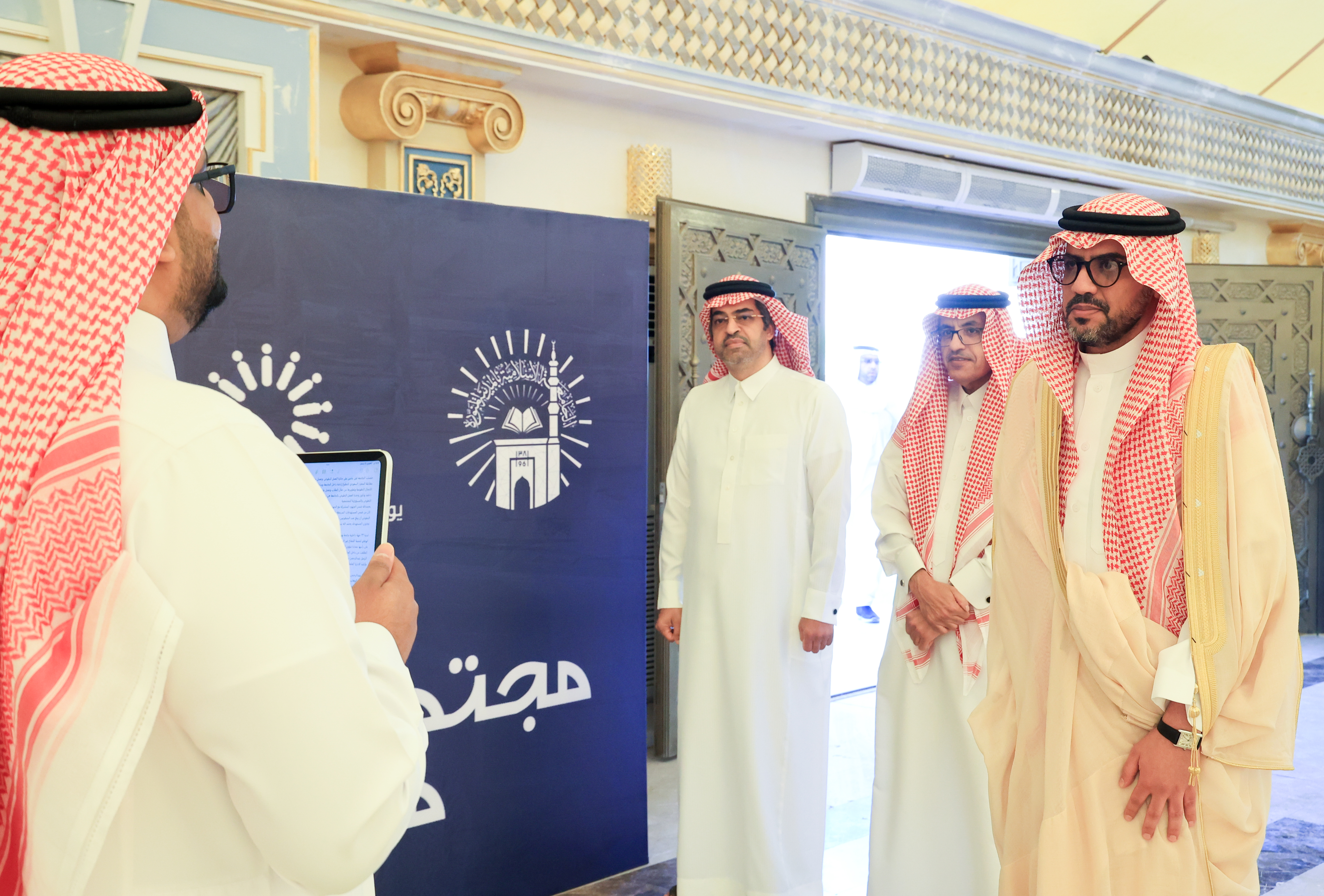 برعاية وحضور رئيس الجامعة الإسلامية الدكتور صالح بن على العقلا الجامعة الإسلامية تحتفي بـ " يوم التطوع السعودي والعالمي  " . - 2