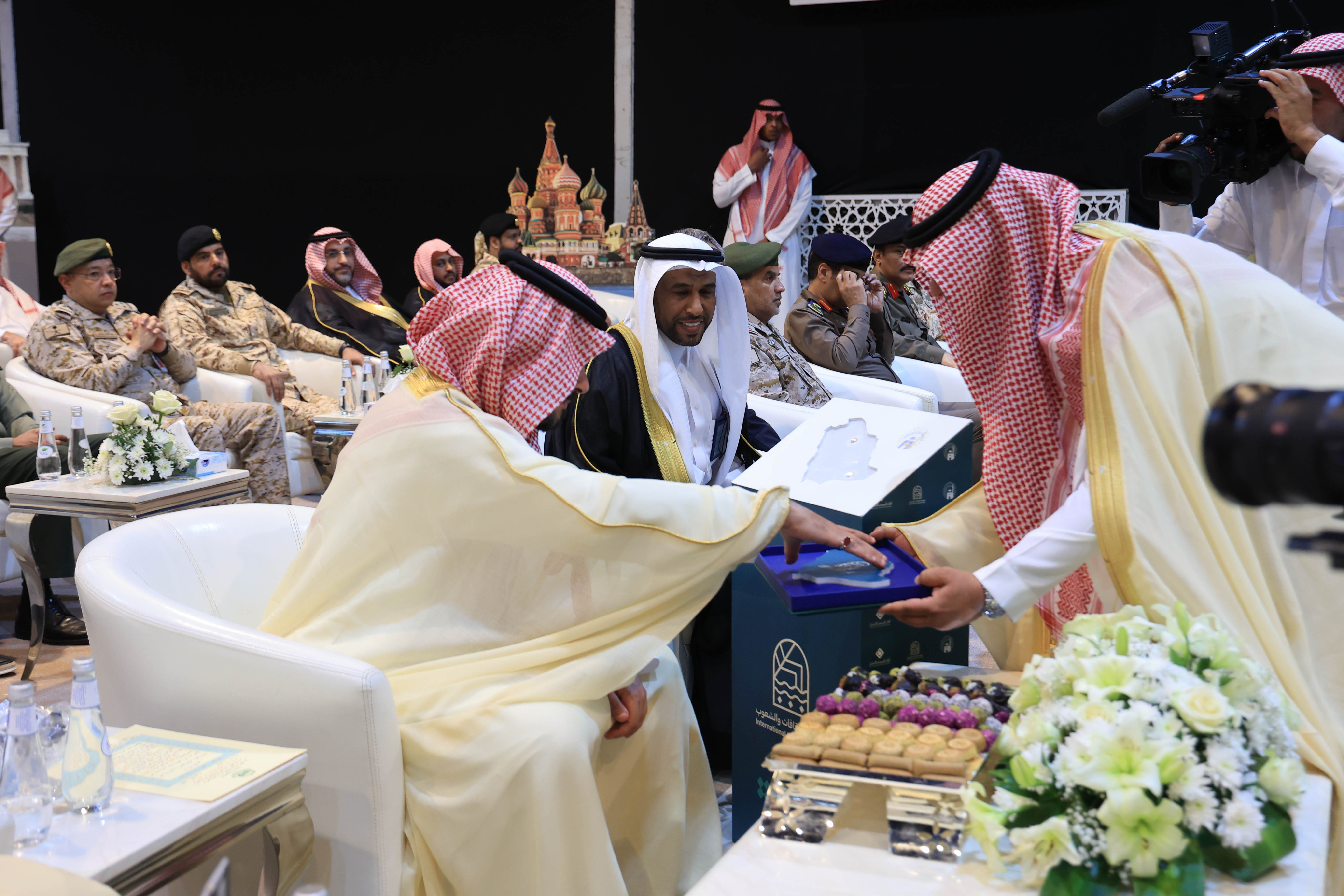 دشن صاحب السمو الملكي الأمير سلمان بن سلطان بن عبد العزيز، أمير منطقة المدينة المنورة، مهرجان الثقافات والشعوب في دورته الثانية عشرة. - 4