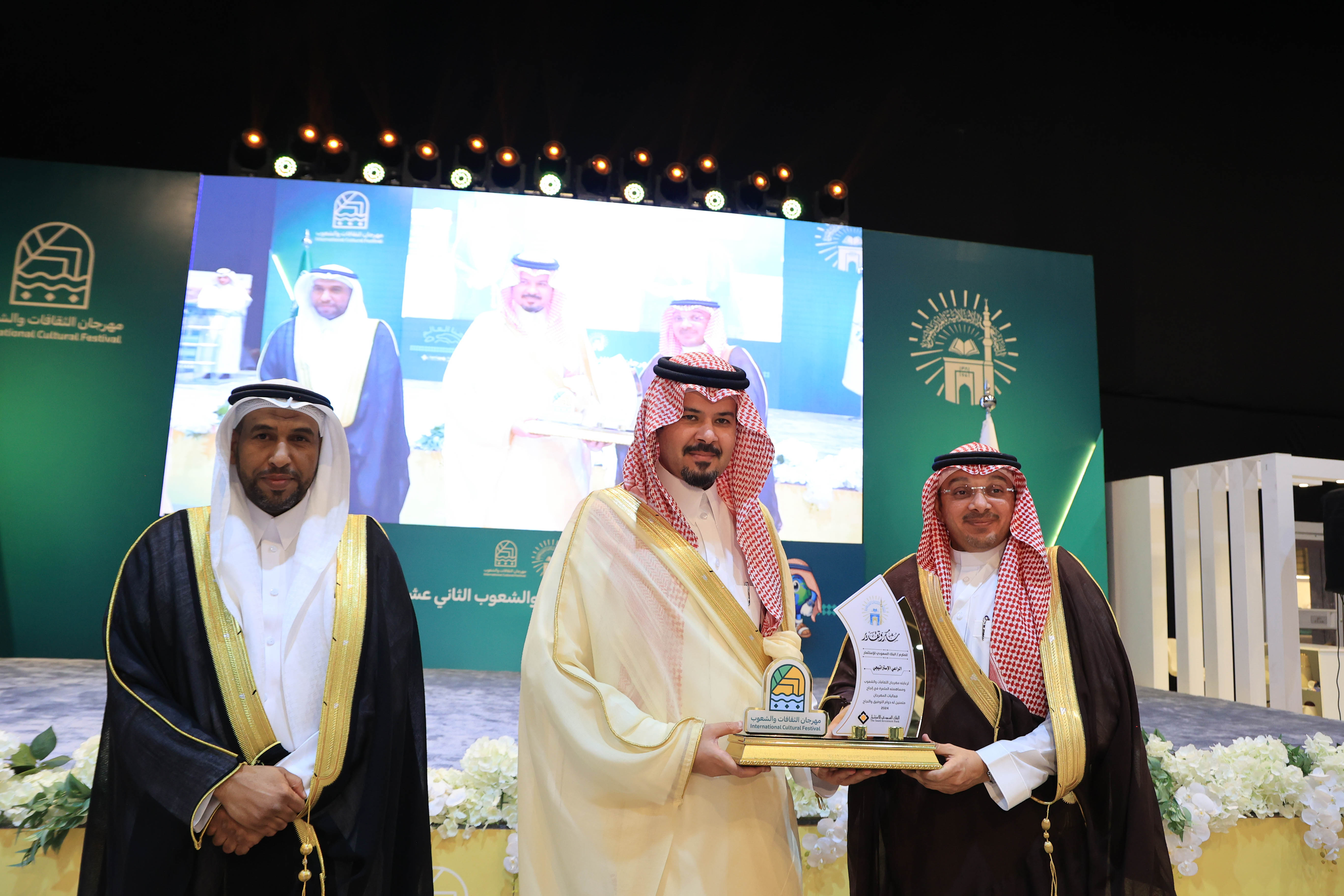 دشن صاحب السمو الملكي الأمير سلمان بن سلطان بن عبد العزيز، أمير منطقة المدينة المنورة، مهرجان الثقافات والشعوب في دورته الثانية عشرة. - 9