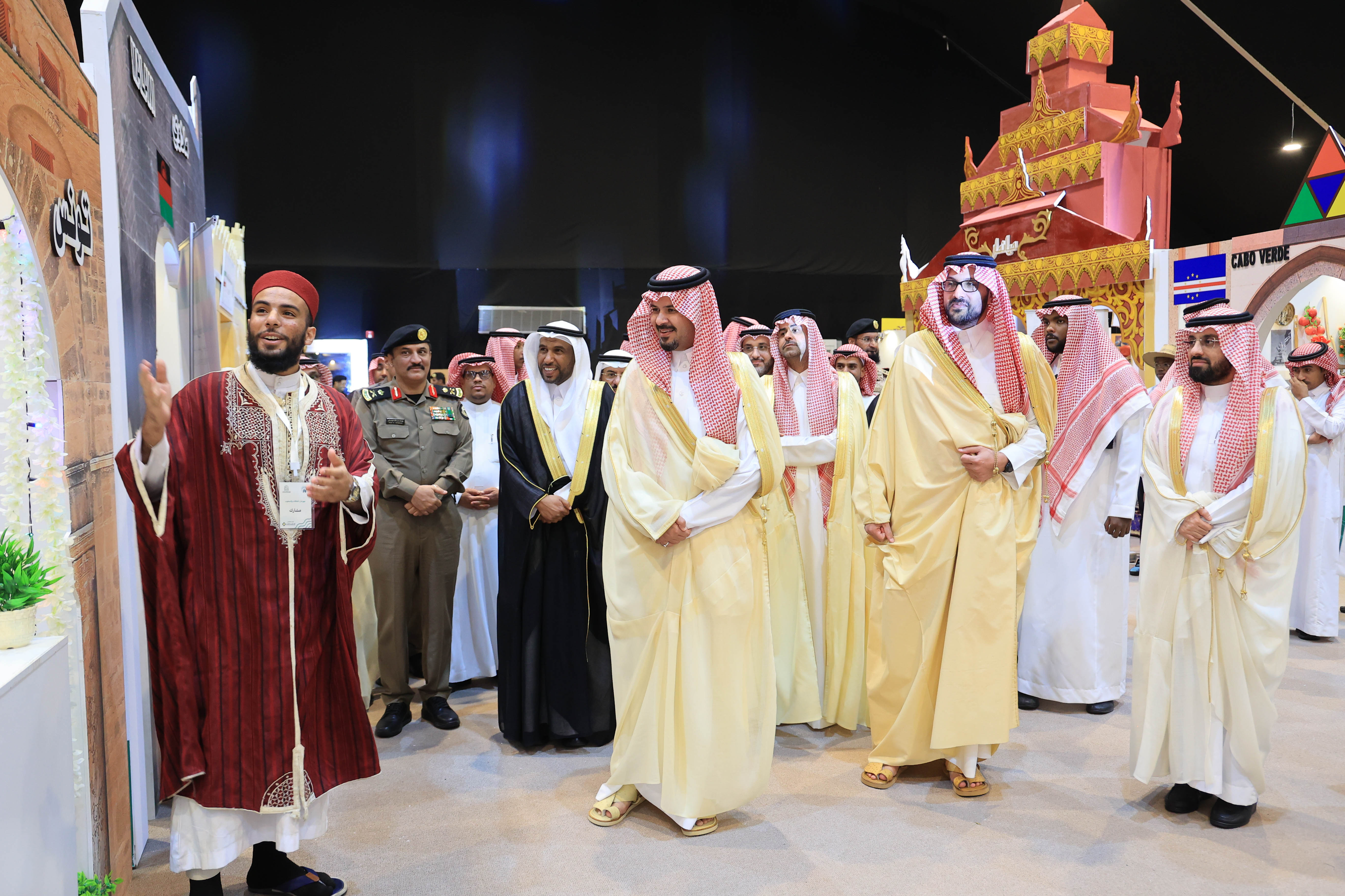 دشن صاحب السمو الملكي الأمير سلمان بن سلطان بن عبد العزيز، أمير منطقة المدينة المنورة، مهرجان الثقافات والشعوب في دورته الثانية عشرة. - 15