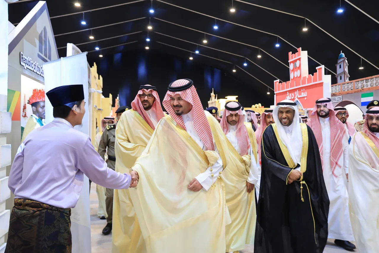 دشن صاحب السمو الملكي الأمير سلمان بن سلطان بن عبد العزيز، أمير منطقة المدينة المنورة، مهرجان الثقافات والشعوب في دورته الثانية عشرة. - 10