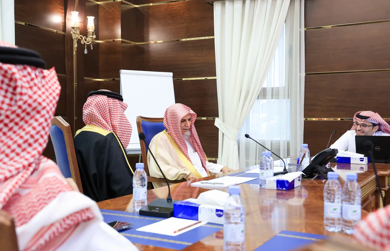 رئيس الجامعة الإسلامية د. صالح بن علي العقلا، يستقبل معالي الشيخ الدكتور صالح بن حميد إمام وخطيب المسجد الحرام وعضو هيئة كبار العلماء. - 2
