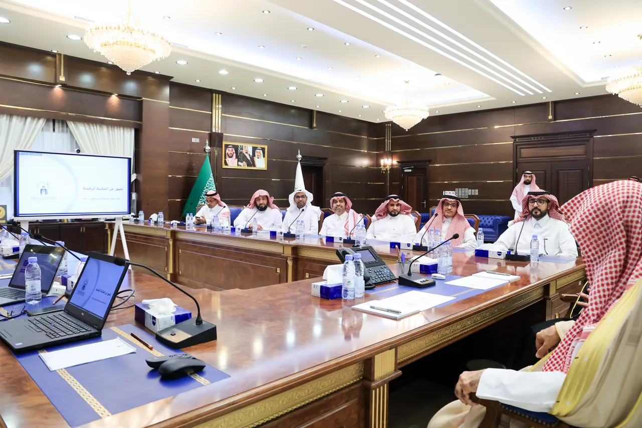 رئيس الجامعة الإسلامية د. صالح بن علي العقلا، يستقبل معالي الشيخ الدكتور صالح بن حميد إمام وخطيب المسجد الحرام وعضو هيئة كبار العلماء. - 4