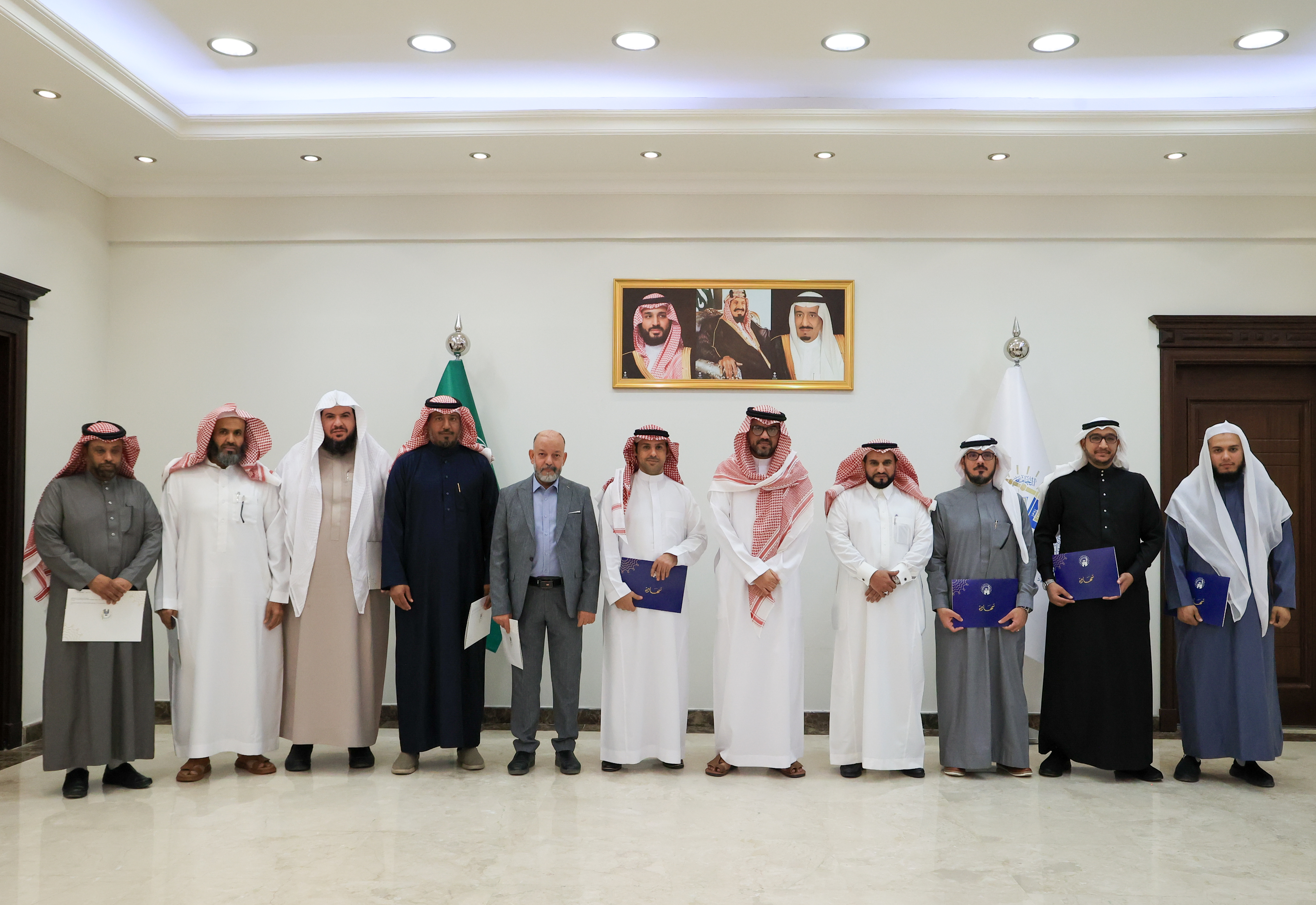 رئيس الجامعة الإسلامية يدشن المنصة الإلكترونية لمجلات الجامعة. - 2