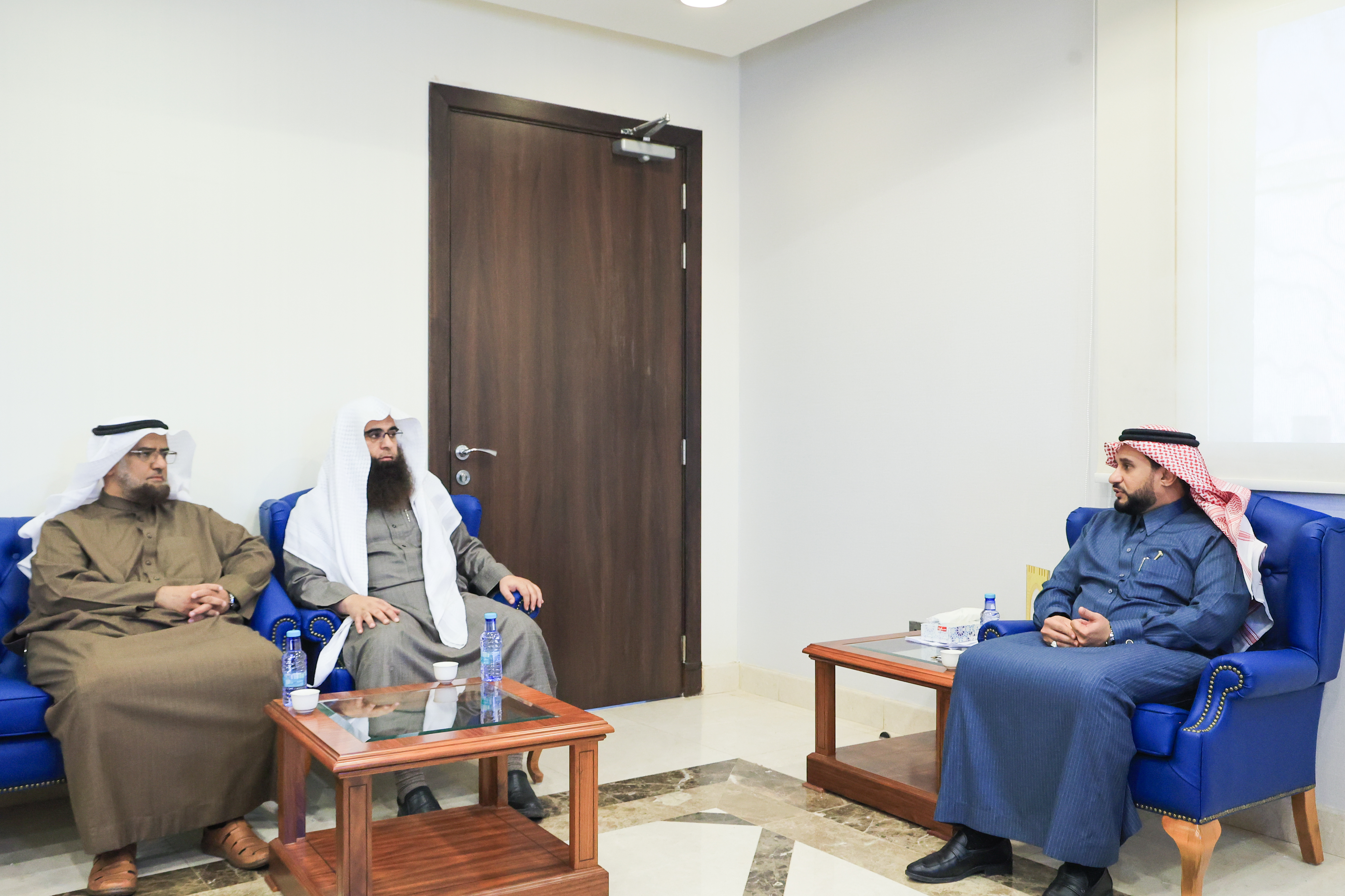 وكيل الجامعة للدراسات العليا والبحث العلمي، أ.د. علي بن موسى الزهراني يستقبل وكيل الرئيس العام لشؤون المسجد النبوي، الشيخ د. محمد بن أحمد الخضيري. - 1