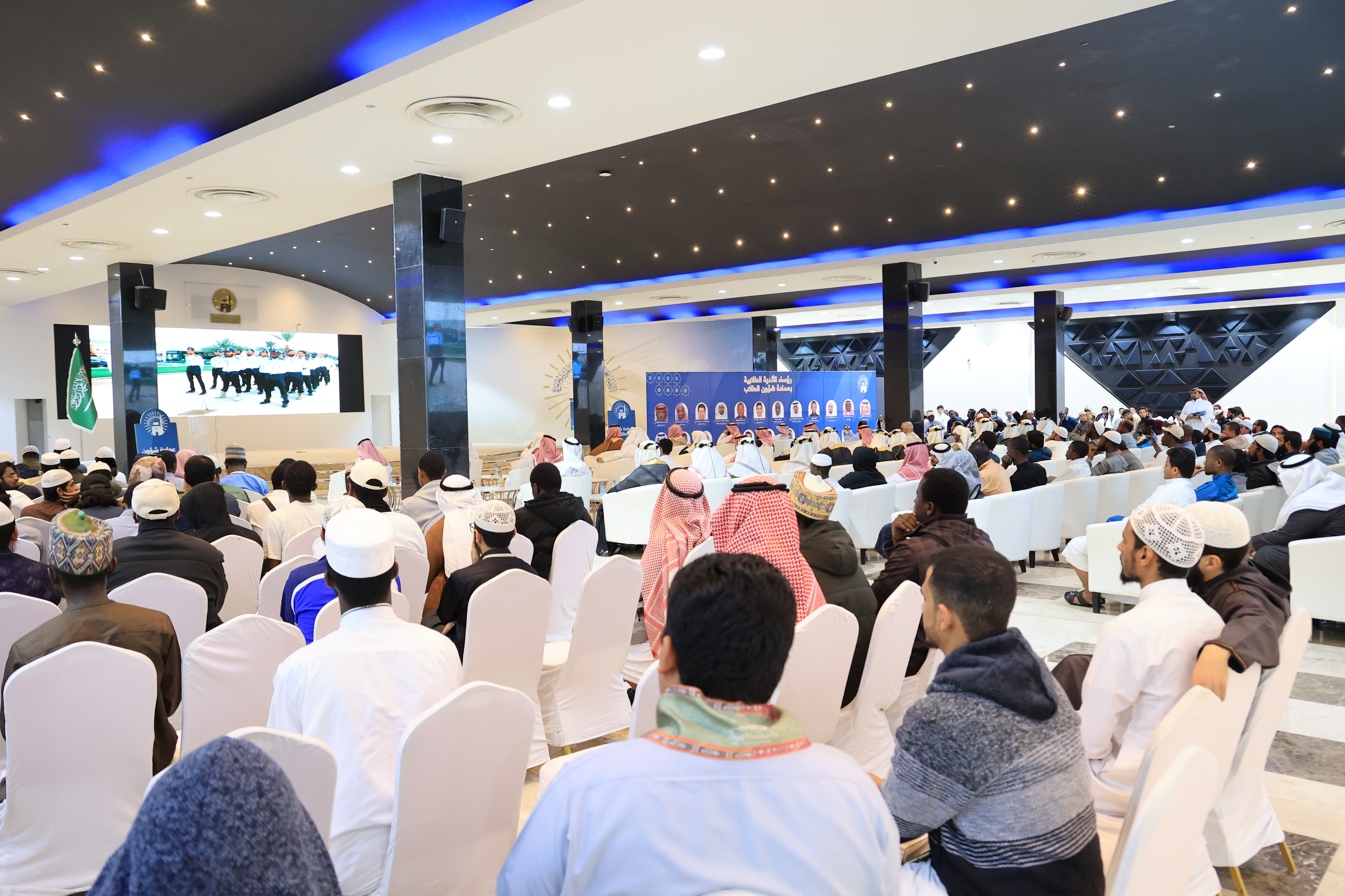 ضمن مبادرة "تعزيز تجربة الطلاب الدوليين" التي دشنها سعادة رئيس الجامعة الإسلامية المكلف أ. د. حسن بن عبدالمنعم العوفي، أقامت عمادة شؤون الطلاب حفل الأنشطة الطلابية - 2