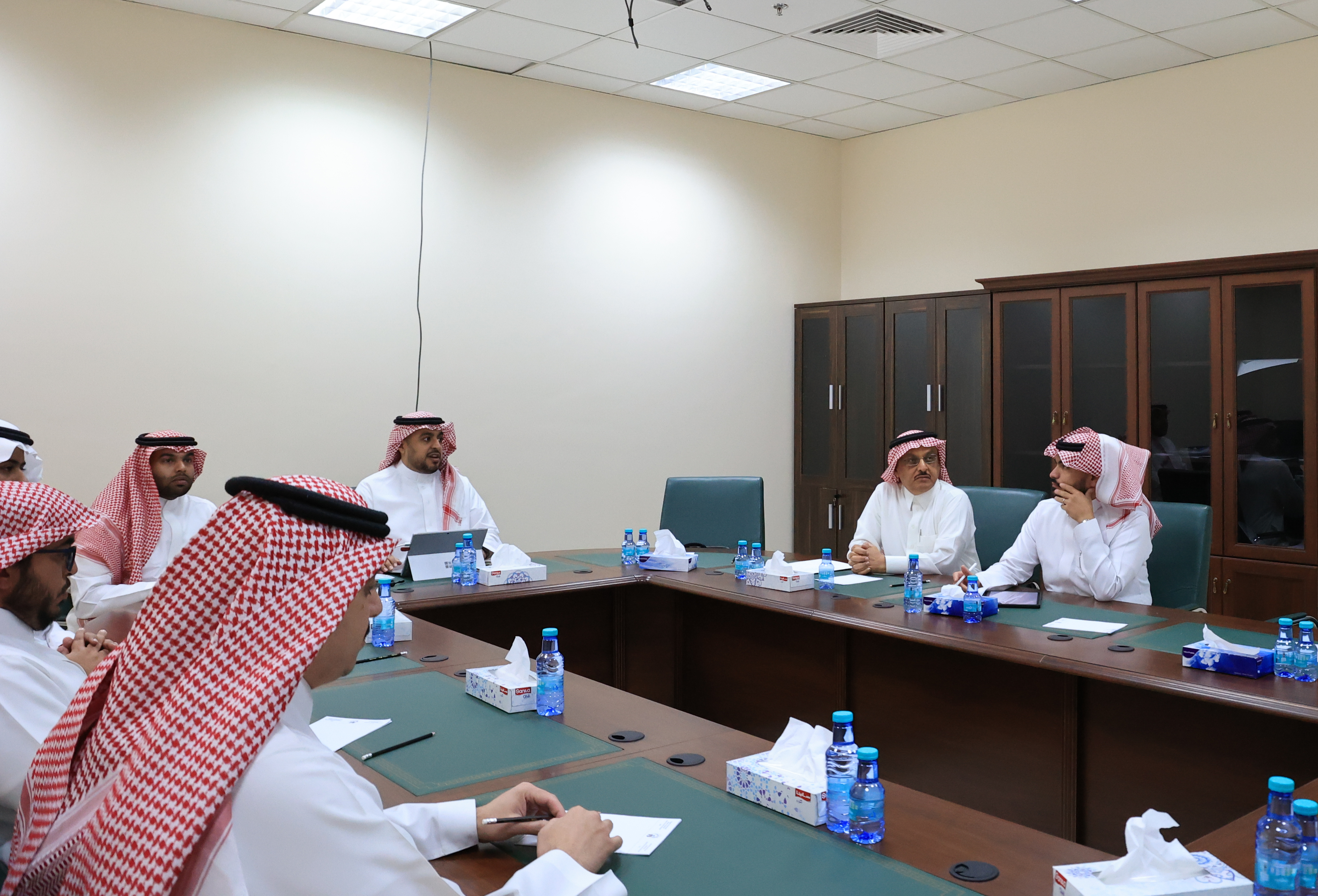 اجتماع لجنة الاستثمار بالجامعة الاسلامية برئاسة سعادة رئيس الجامعة المكلف أ. د. حسن بن عبدالمنعم العوفي لمناقشة خطة وسياسة الاستثمار في الجامعة - 5