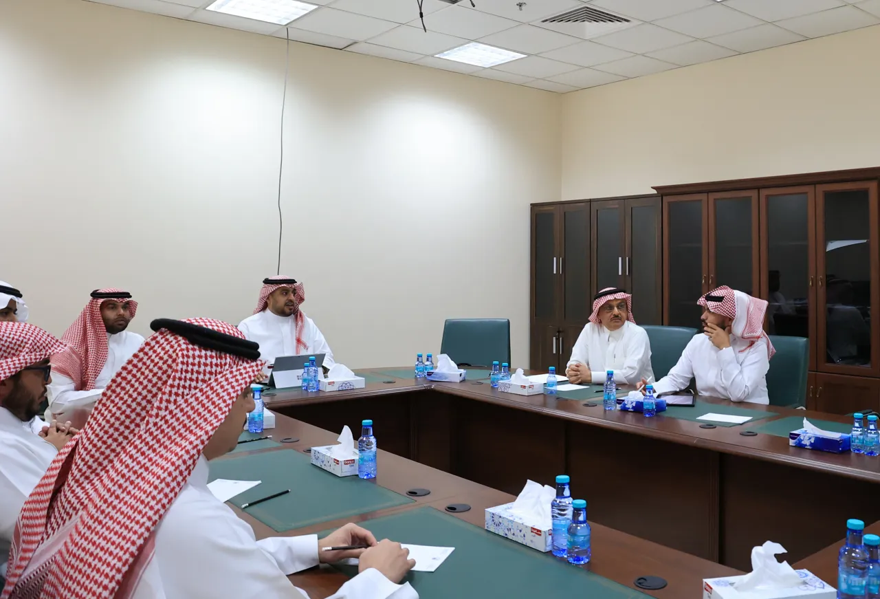 اجتماع لجنة الاستثمار بالجامعة الاسلامية برئاسة سعادة رئيس الجامعة المكلف أ. د. حسن بن عبدالمنعم العوفي لمناقشة خطة وسياسة الاستثمار في الجامعة - 5