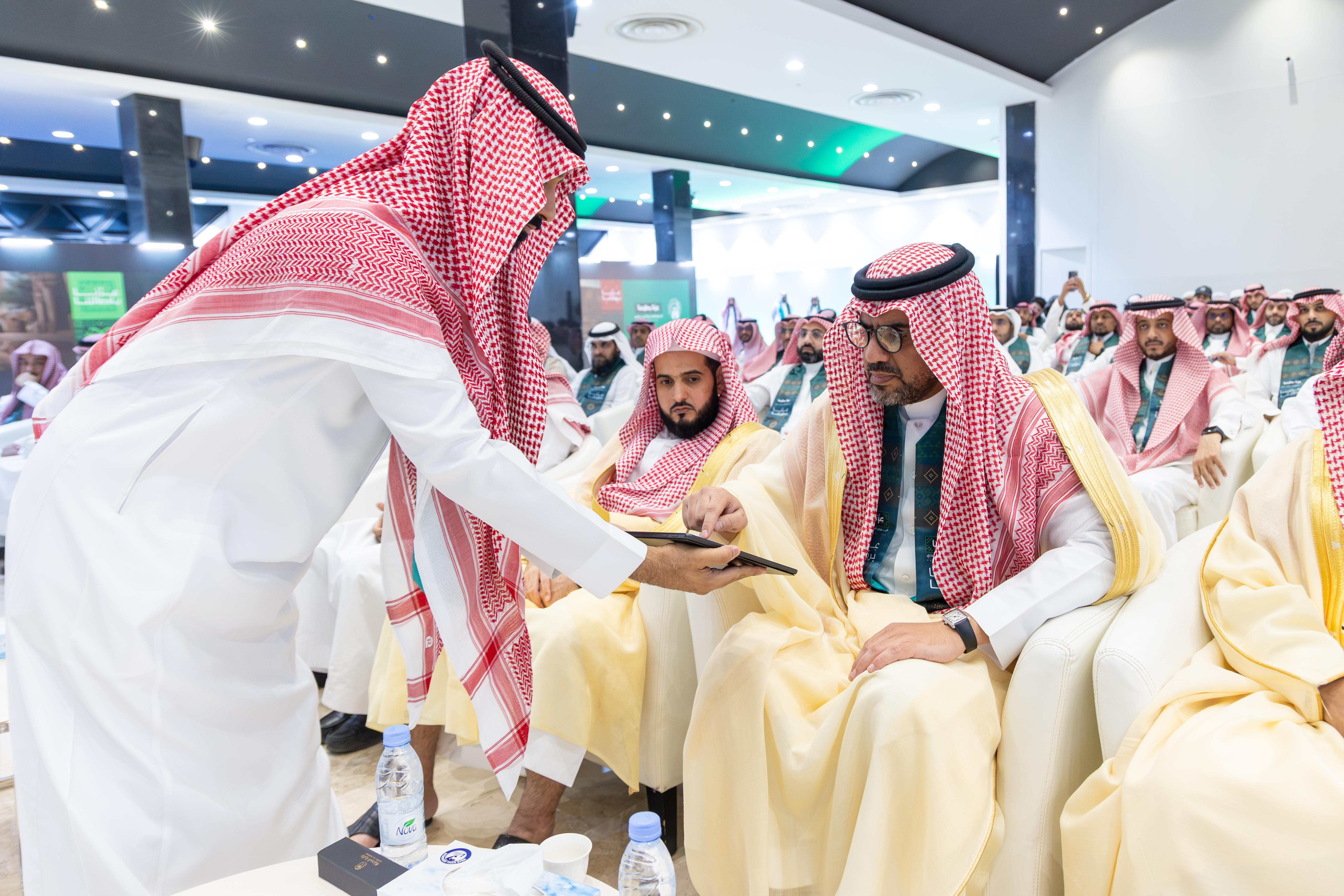 رئيس الجامعة الإسلامية يدشّن فعاليات احتفاء الجامعة باليوم الوطني السعودي الـ 96 «عزنا بطبعنا» - 7