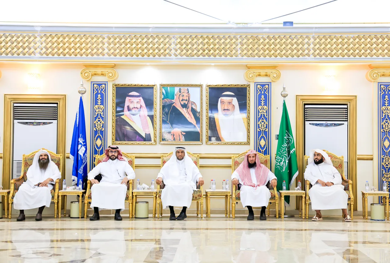 سعادة رئيس الجامعة الإسلامية المكلف أ. د. حسن بن عبدالمنعم العوفي، وبحضور وكلاء الجامعة ومسؤوليها، يشارك الطلاب في فعالية الإفطار الرمضاني - 1
