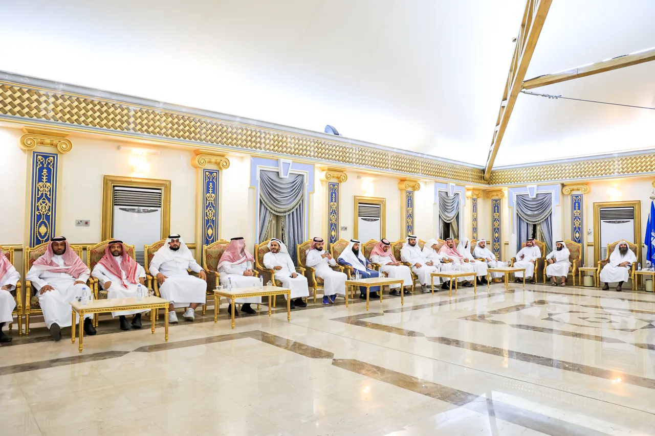 سعادة رئيس الجامعة الإسلامية المكلف أ. د. حسن بن عبدالمنعم العوفي، وبحضور وكلاء الجامعة ومسؤوليها، يشارك الطلاب في فعالية الإفطار الرمضاني - 3