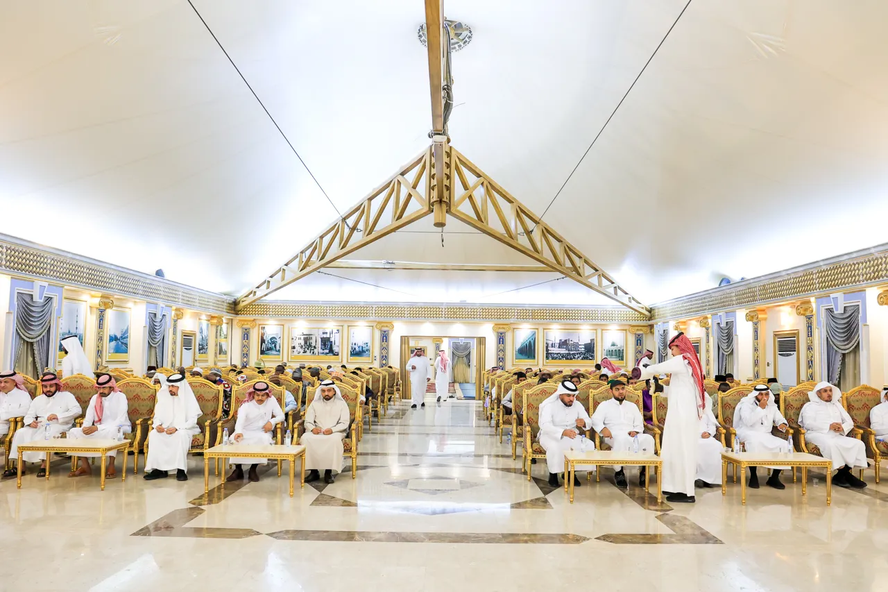 سعادة رئيس الجامعة الإسلامية المكلف أ. د. حسن بن عبدالمنعم العوفي، وبحضور وكلاء الجامعة ومسؤوليها، يشارك الطلاب في فعالية الإفطار الرمضاني - 2