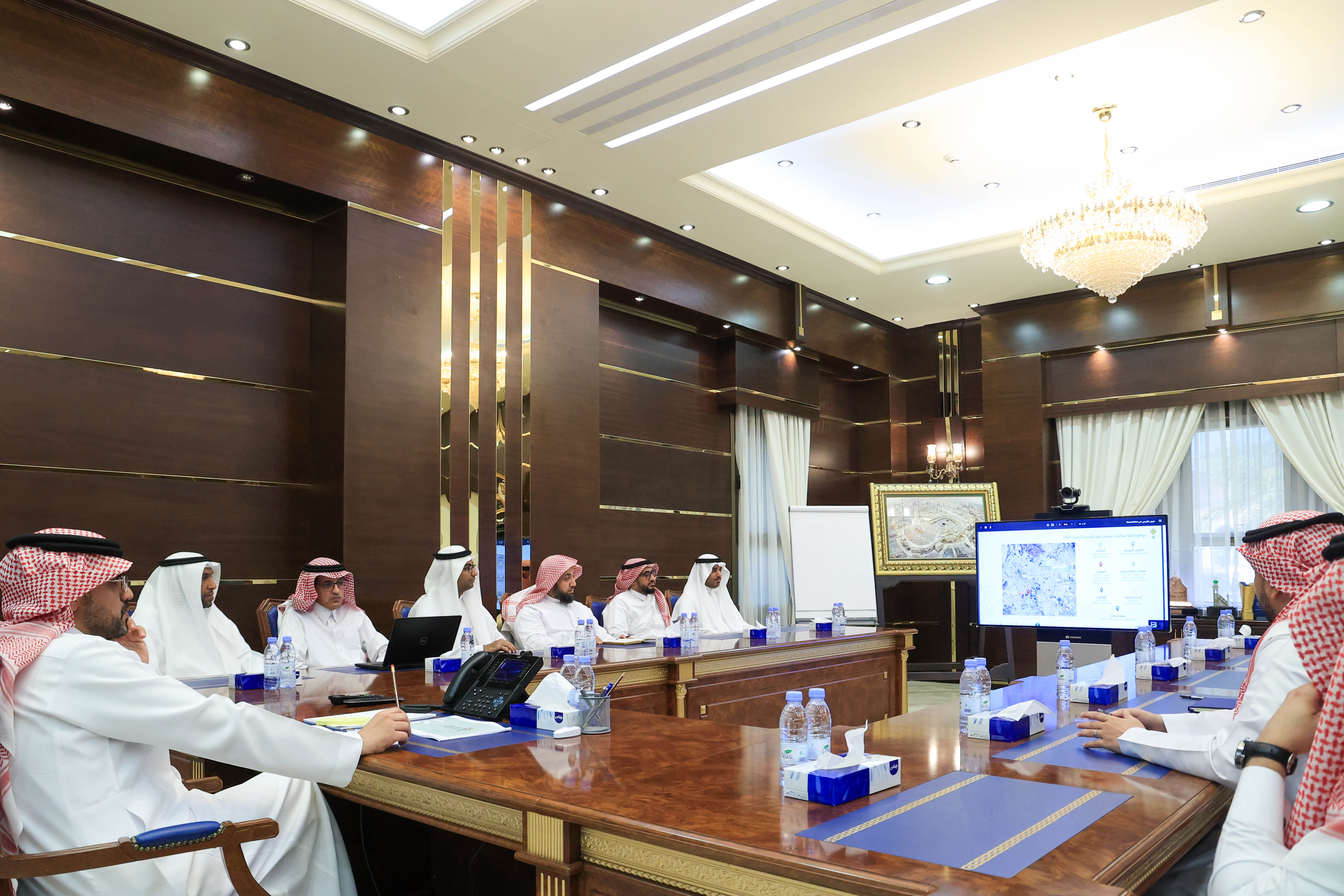 رئيس الجامعة الإسلامية د. صالح بن علي العقلا، يستقبل مدير عام فرع وزارة البيئة والمياه والزراعة بمنطقة المدينة المنورة م. أيمن محمد السيد. - 4