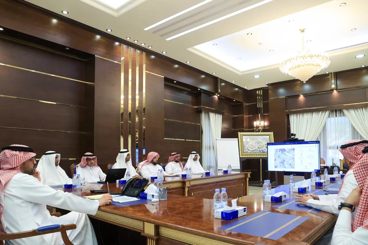 رئيس الجامعة الإسلامية د. صالح بن علي العقلا، يستقبل مدير عام فرع وزارة البيئة والمياه والزراعة بمنطقة المدينة المنورة م. أيمن محمد السيد. - 4