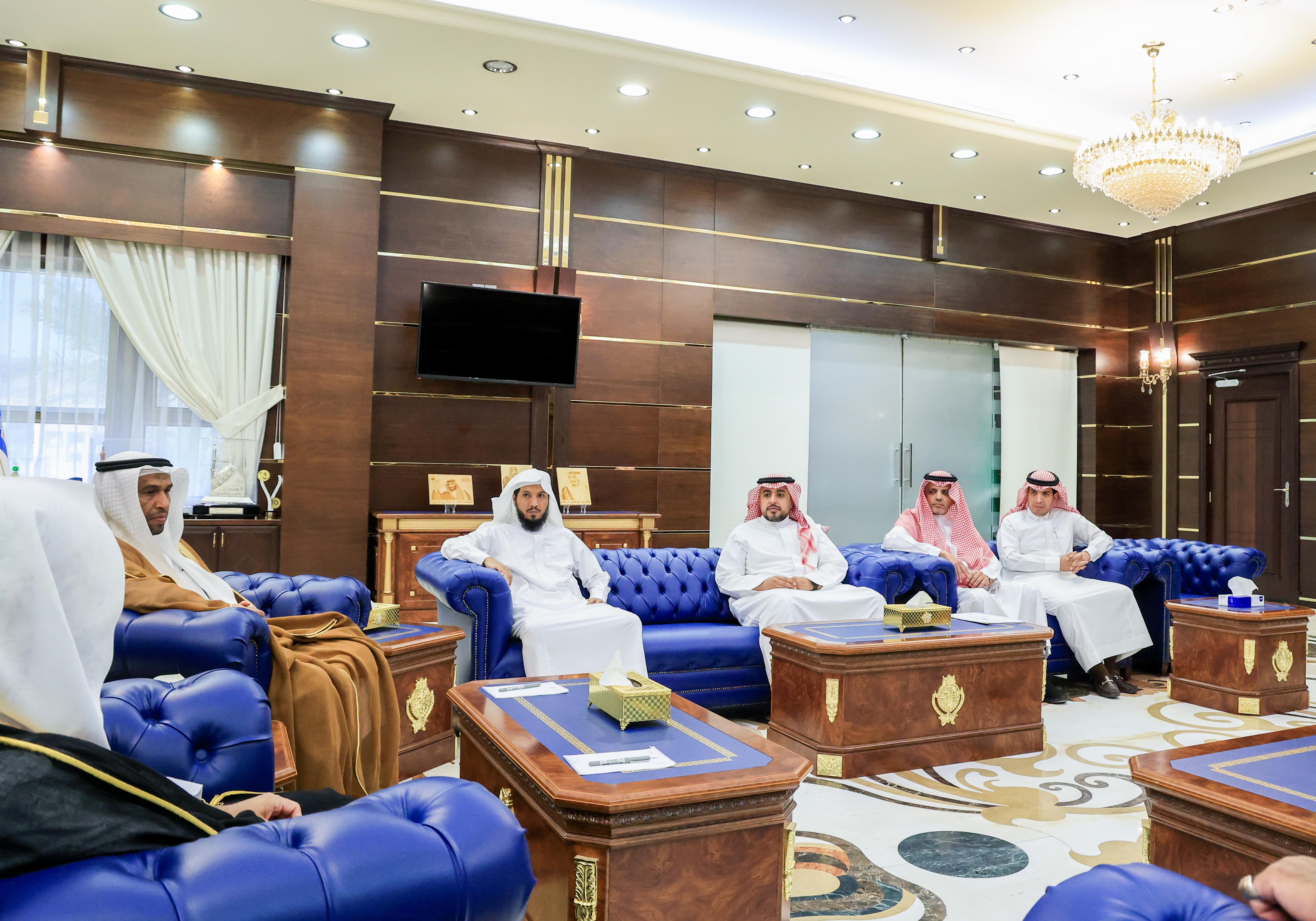 استقبل سعادة رئيس ⁧#الجامعة_الإسلامية⁩ المكلف  أ. د. حسن بن عبد المنعم العوفي، المدير التنفيذي لمجمع خادم الحرمين الشريفين للحديث النبوي الشريف د. رباح العنزي - 3
