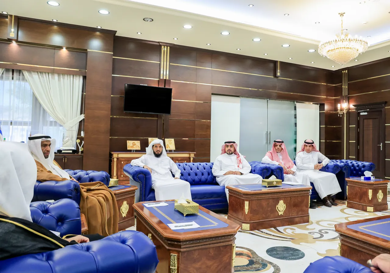 استقبل سعادة رئيس #الجامعة_الإسلامية المكلف أ. د. حسن بن عبد المنعم العوفي، المدير التنفيذي لمجمع خادم الحرمين الشريفين للحديث النبوي الشريف د. رباح العنزي - 3