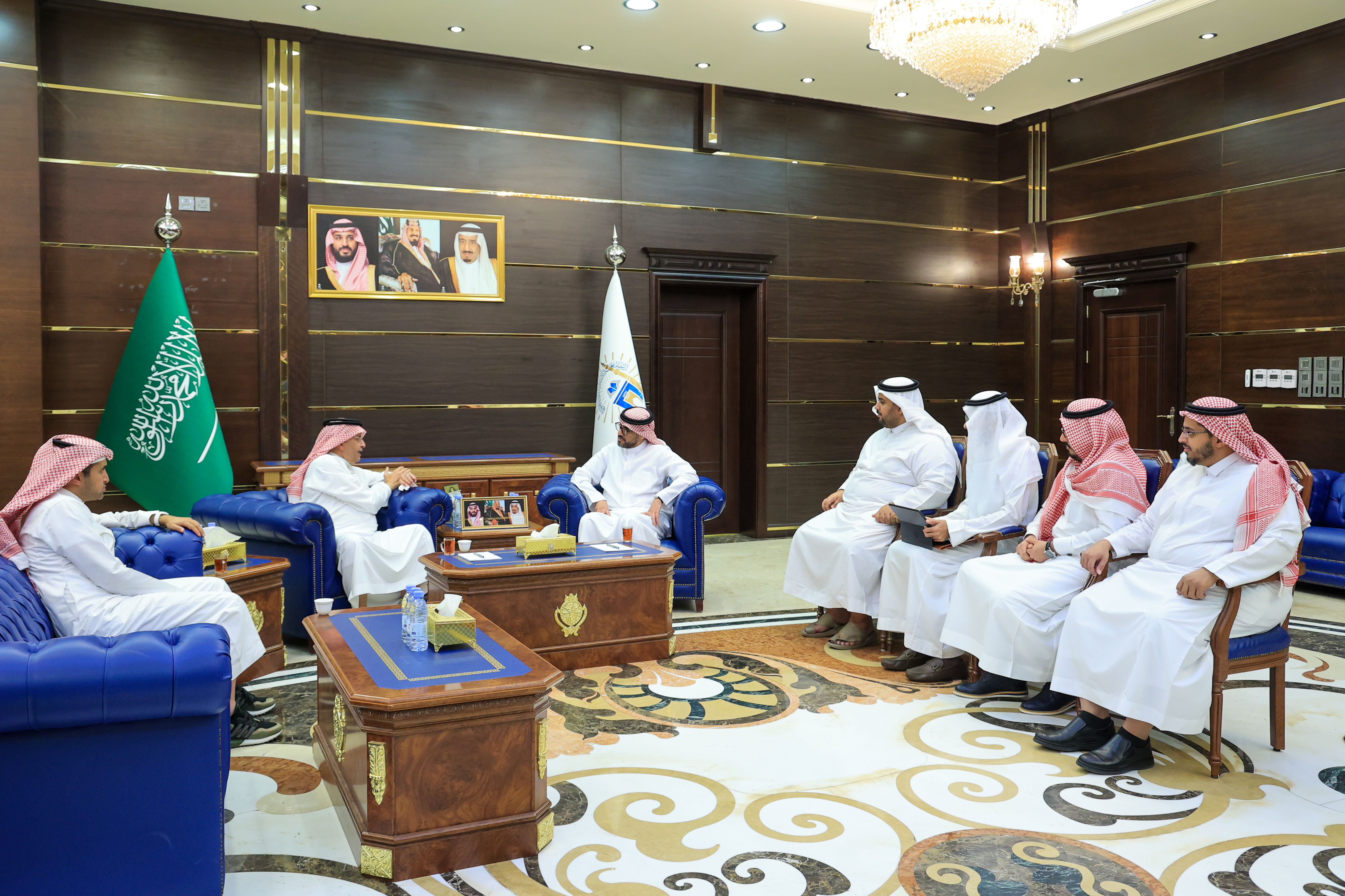 رئيس ⁧‫الجامعة الإسلامية‬⁩ د. صالح بن علي العقلا، يستقبل رئيس مجلس إدارة شركة جرير للتسويق م. محمد بن عبدالرحمن العقيل. - 2