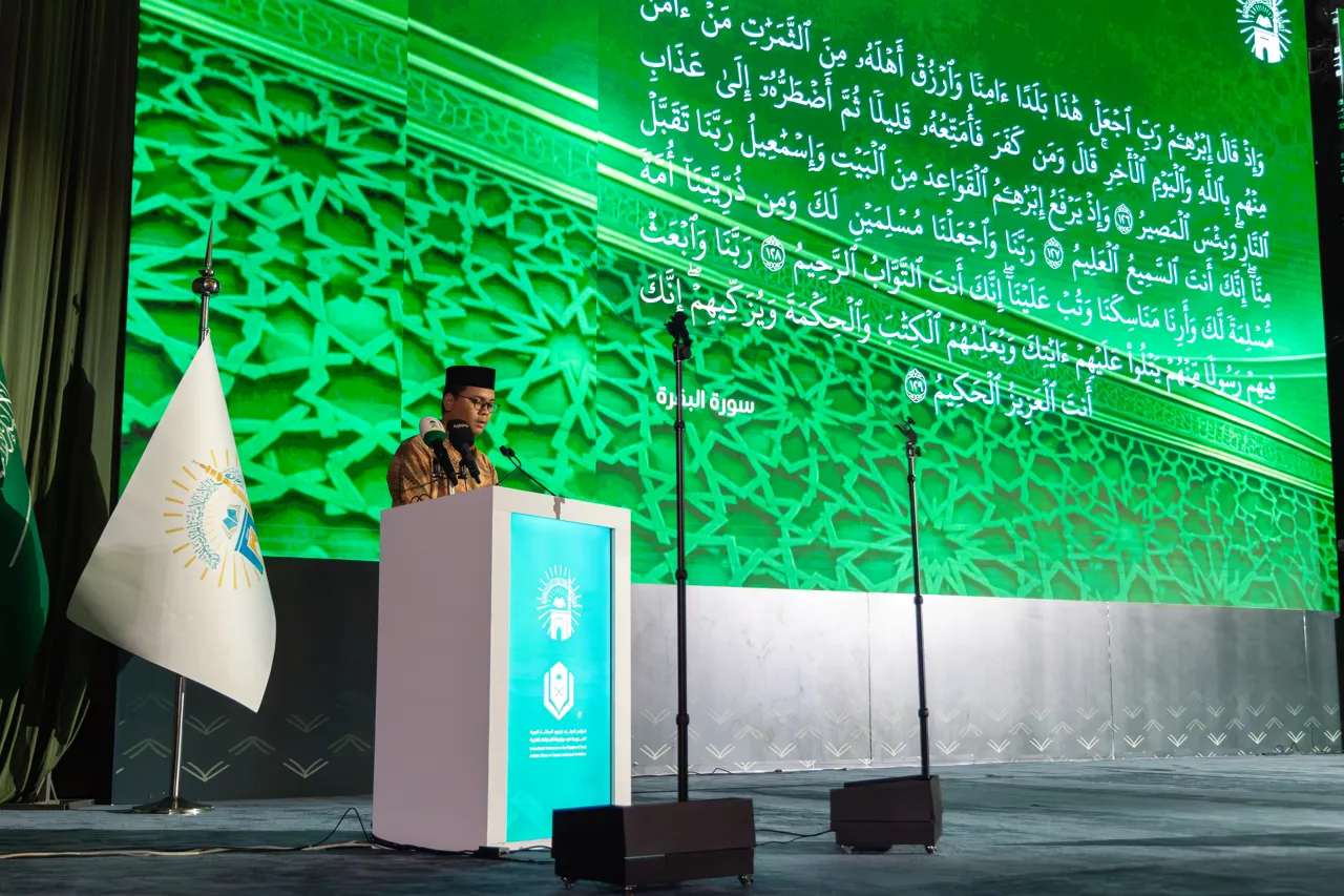 سمو أمير منطقة المدينة المنورة يفتتح أعمال المؤتمر الدولي لجهود المملكة في مواجهة الانحرافات الفكرية بالجامعة الإسلامية - 10