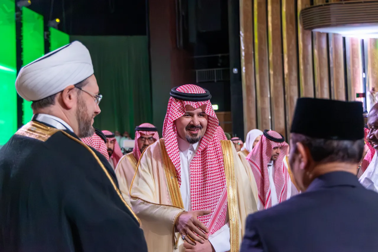 سمو أمير منطقة المدينة المنورة يفتتح أعمال المؤتمر الدولي لجهود المملكة في مواجهة الانحرافات الفكرية بالجامعة الإسلامية - 4
