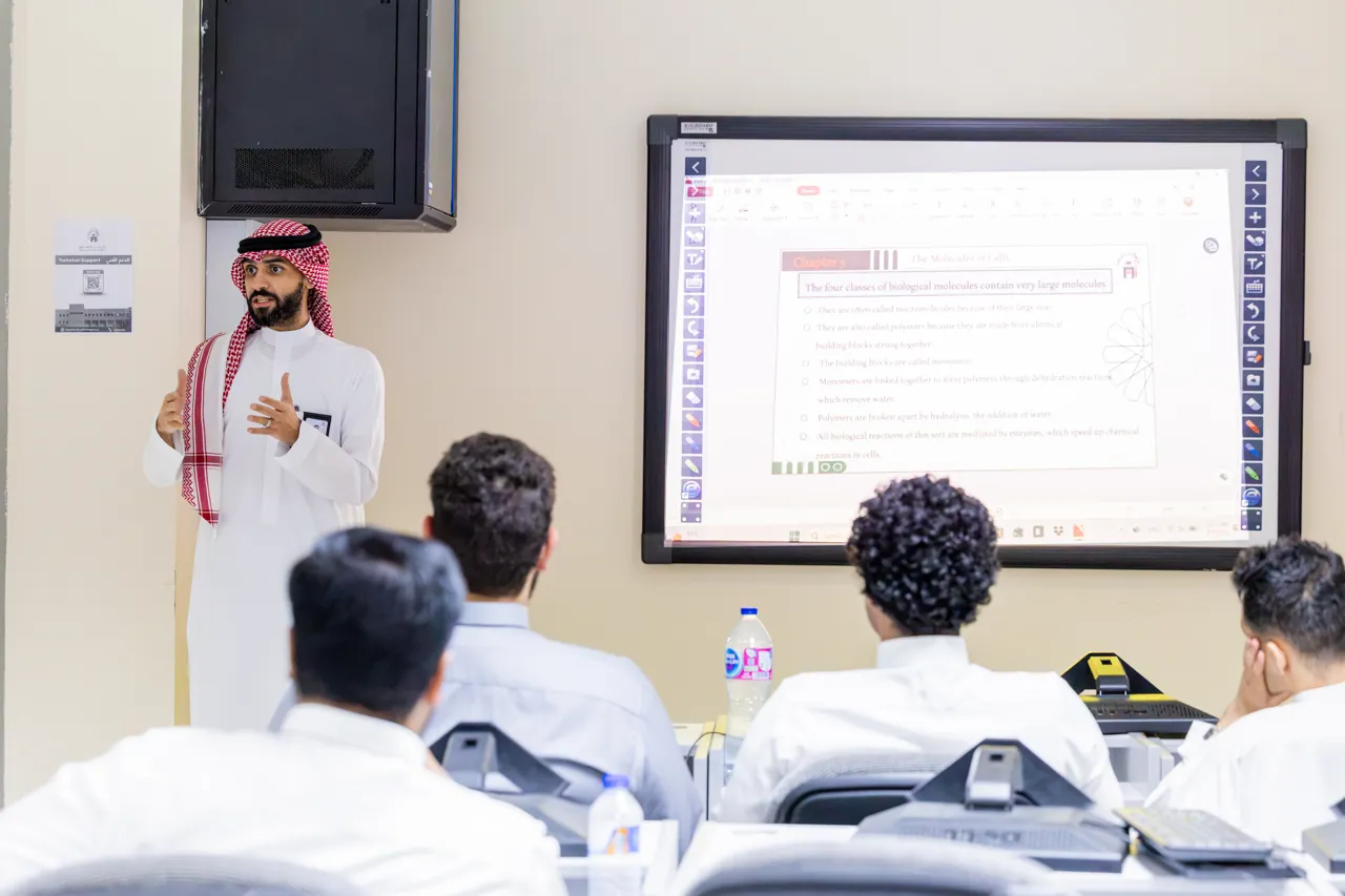 الجامعة الإسلامية تستقبل أول دفعة في برنامجي الرياضيات المالية والاكتوارية والعلوم البيئية بكلية العلوم - 1