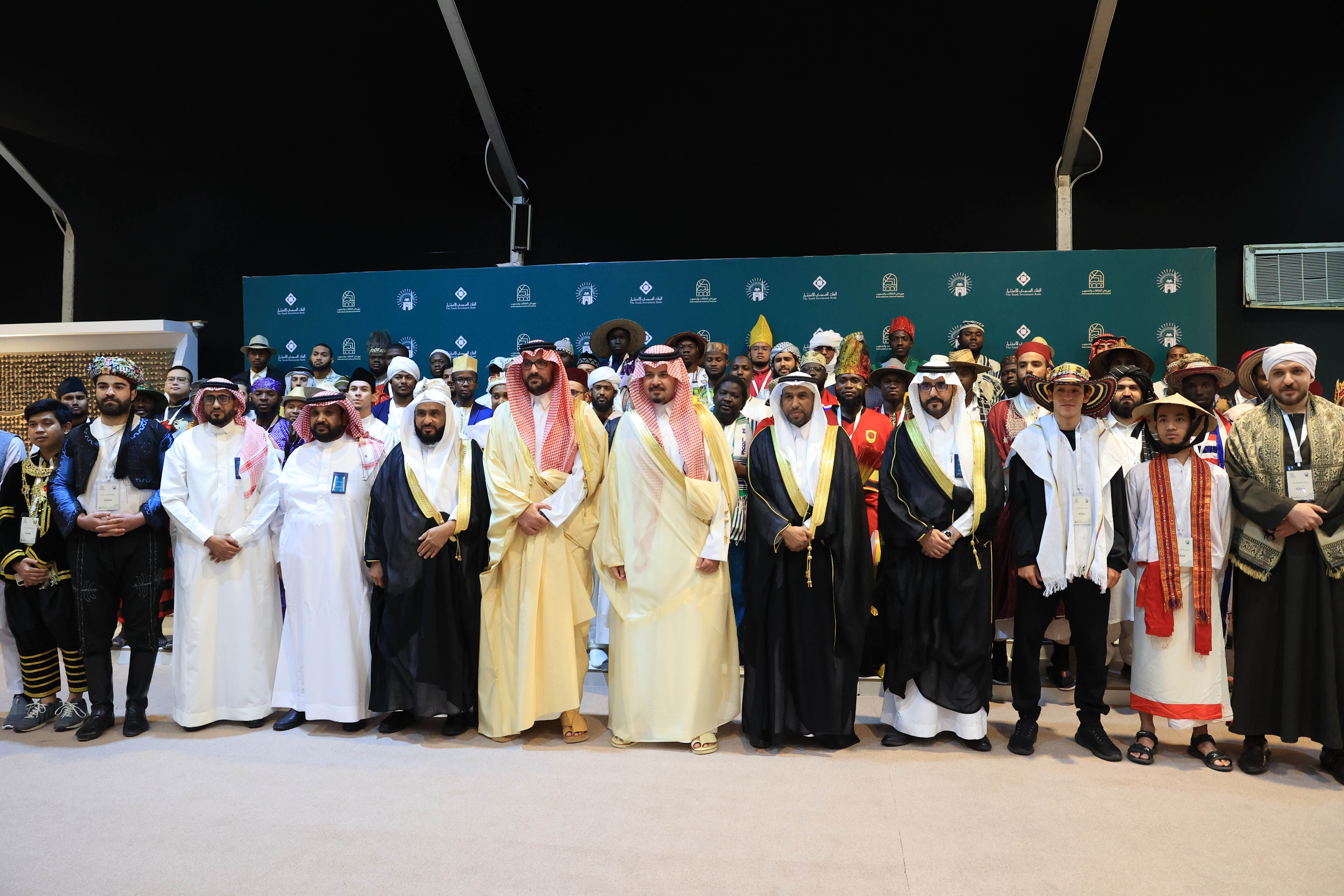 دشن صاحب السمو الملكي الأمير سلمان بن سلطان بن عبد العزيز، أمير منطقة المدينة المنورة، مهرجان الثقافات والشعوب في دورته الثانية عشرة. - 14