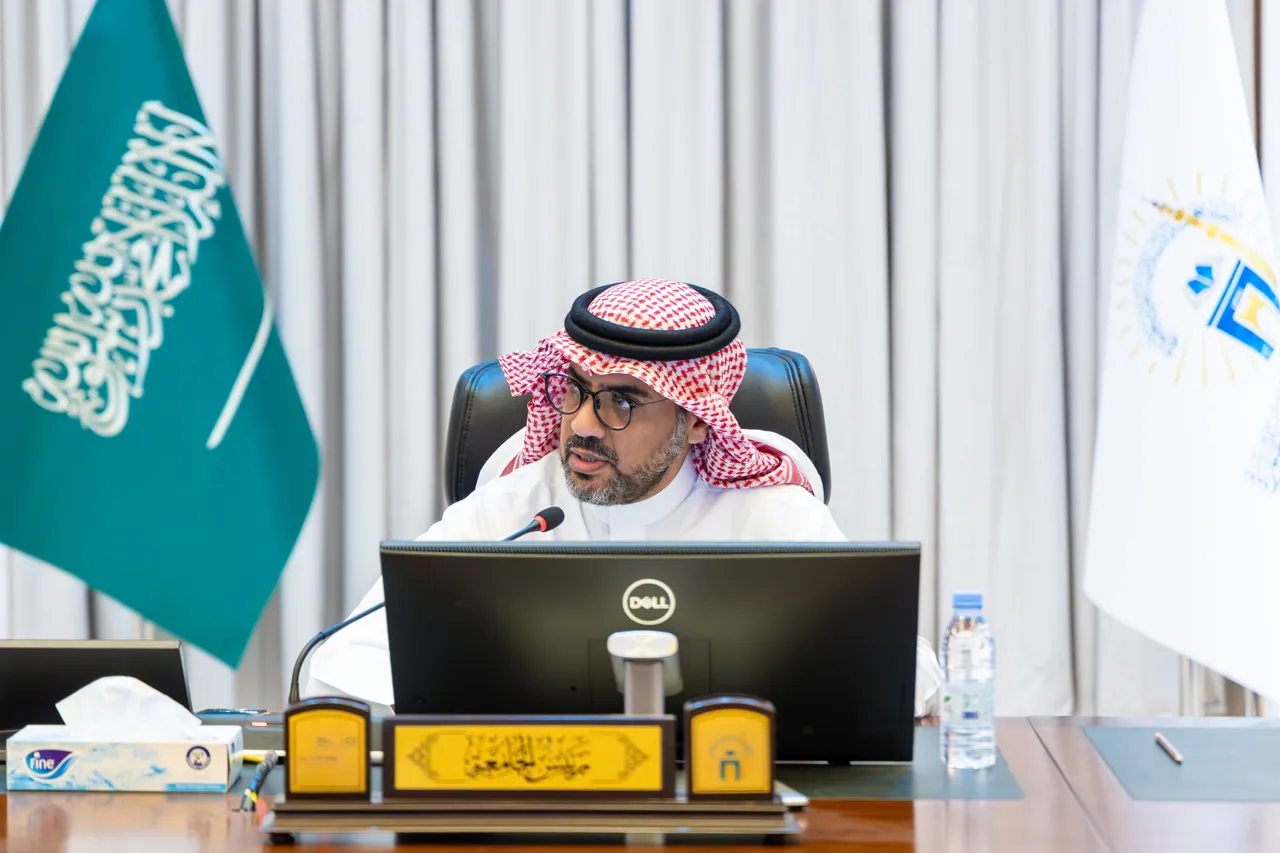 رئيس الجامعة الإسلامية، يترأس مجلس الجامعة في جلسته الثانية من العام الجامعي1448هـ - 4