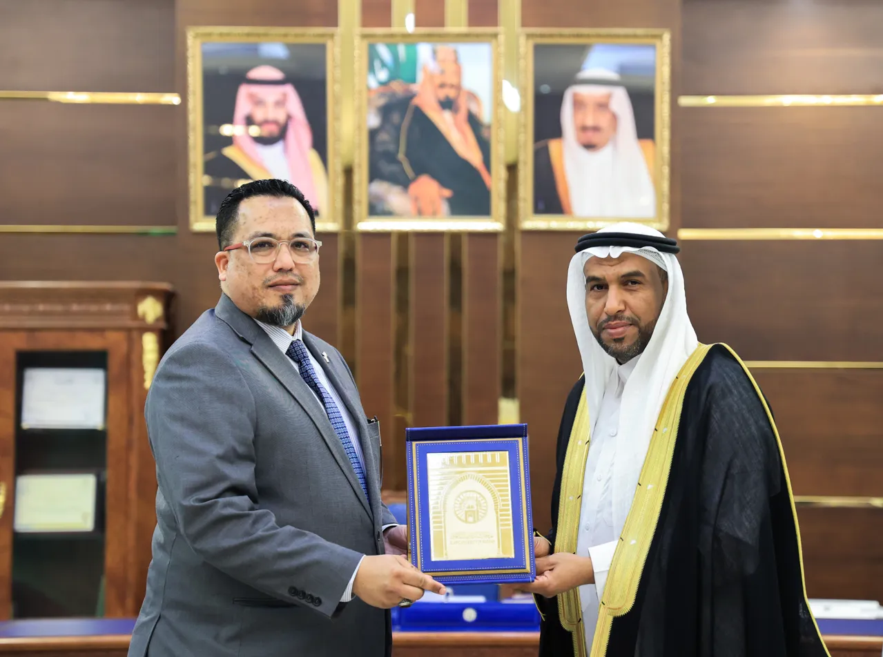 استقبل سعادة رئيس الجامعة الإسلامية المكلف، أ. د. حسن بن عبدالمنعم العوفي، سعادة القنصل العام لجمهورية جنوب إفريقيا - 1