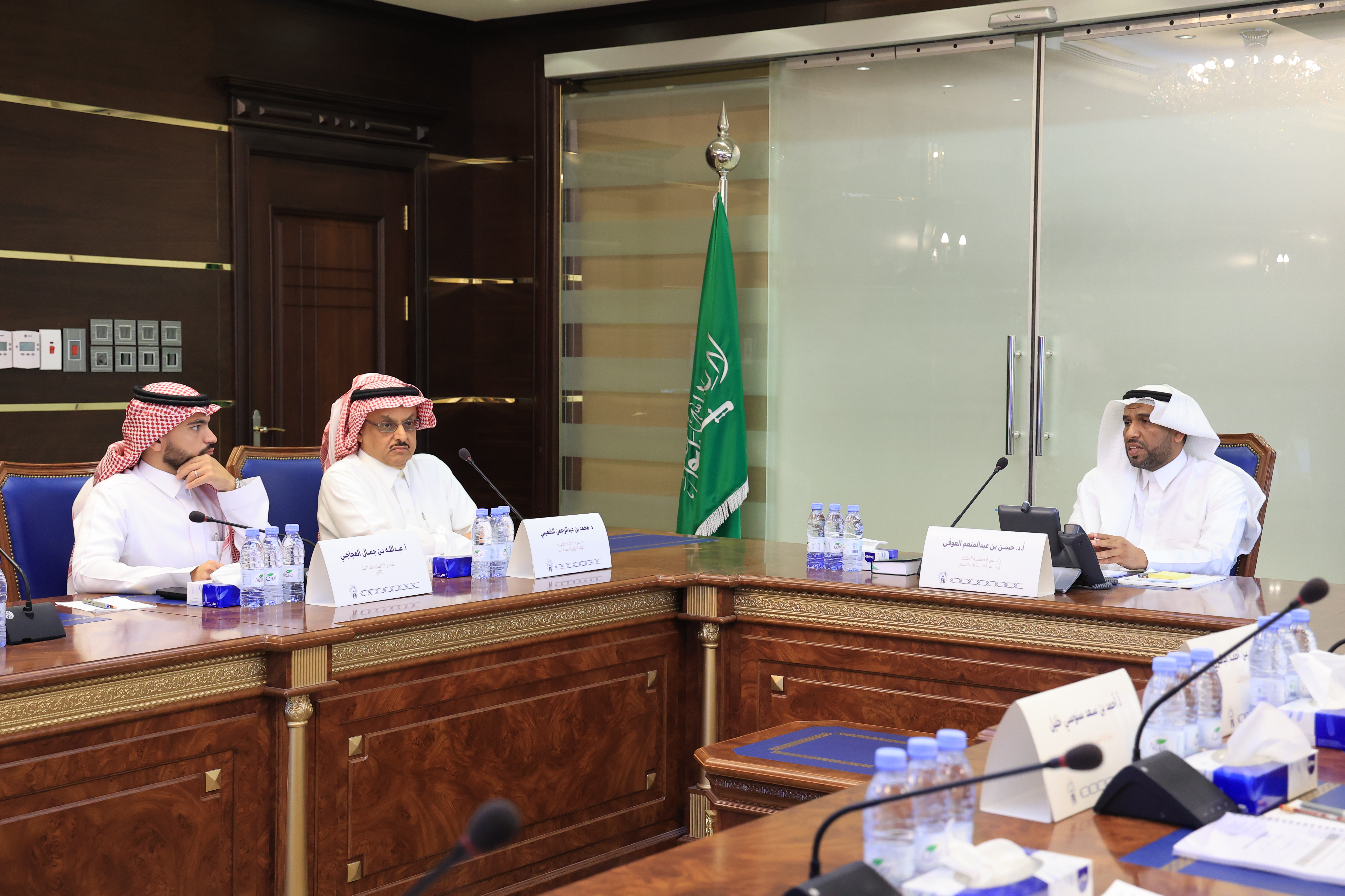 اجتماع لجنة الاستثمار بالجامعة الاسلامية برئاسة سعادة رئيس الجامعة المكلف أ. د. حسن بن عبدالمنعم العوفي لمناقشة خطة وسياسة الاستثمار في الجامعة - 1