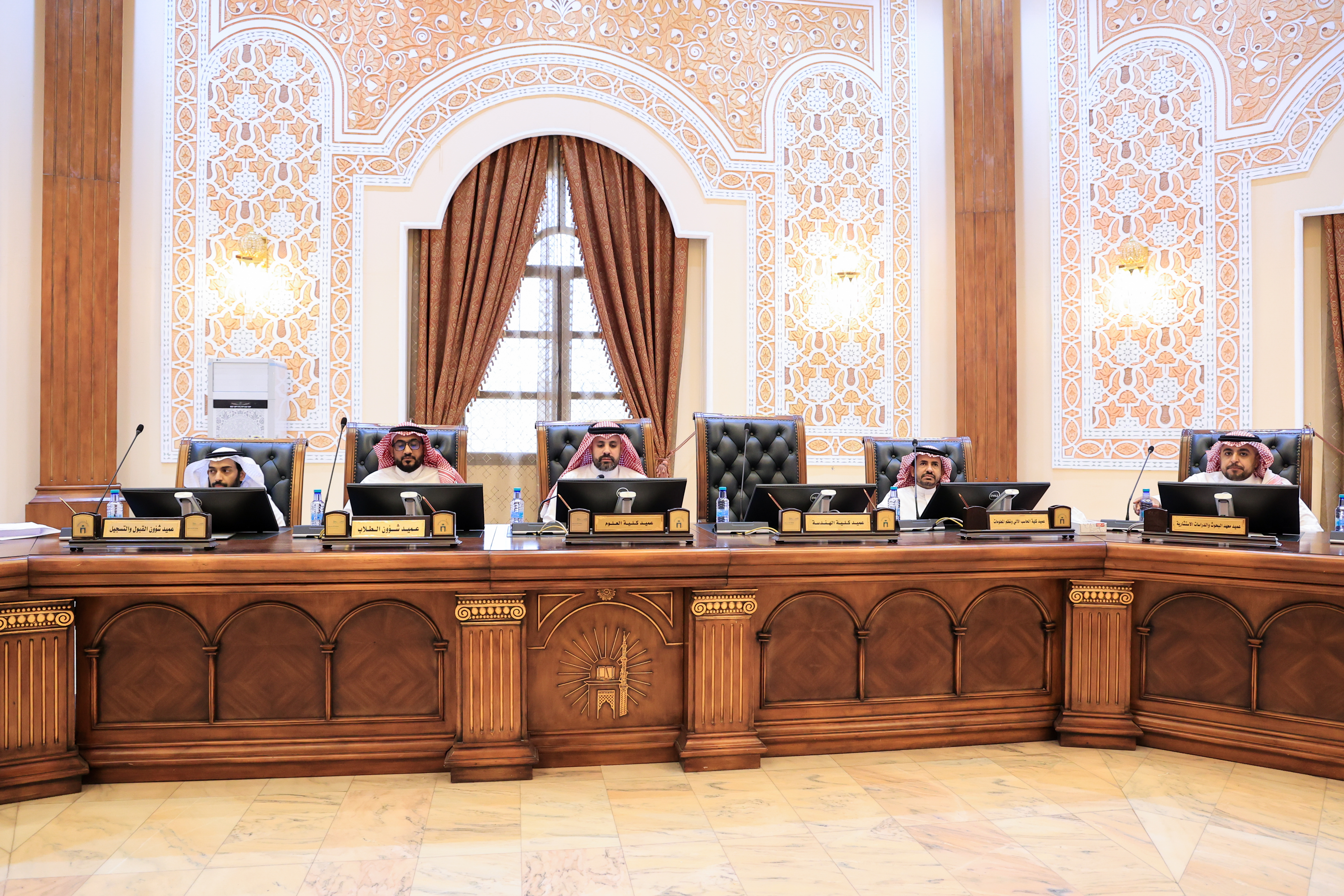 سعادة رئيس الجامعة الإسلامية المكلف أ. د. حسن بن عبدالمنعم العوفي، يترأس مجلس الجامعة في جلسته السابعة - 4