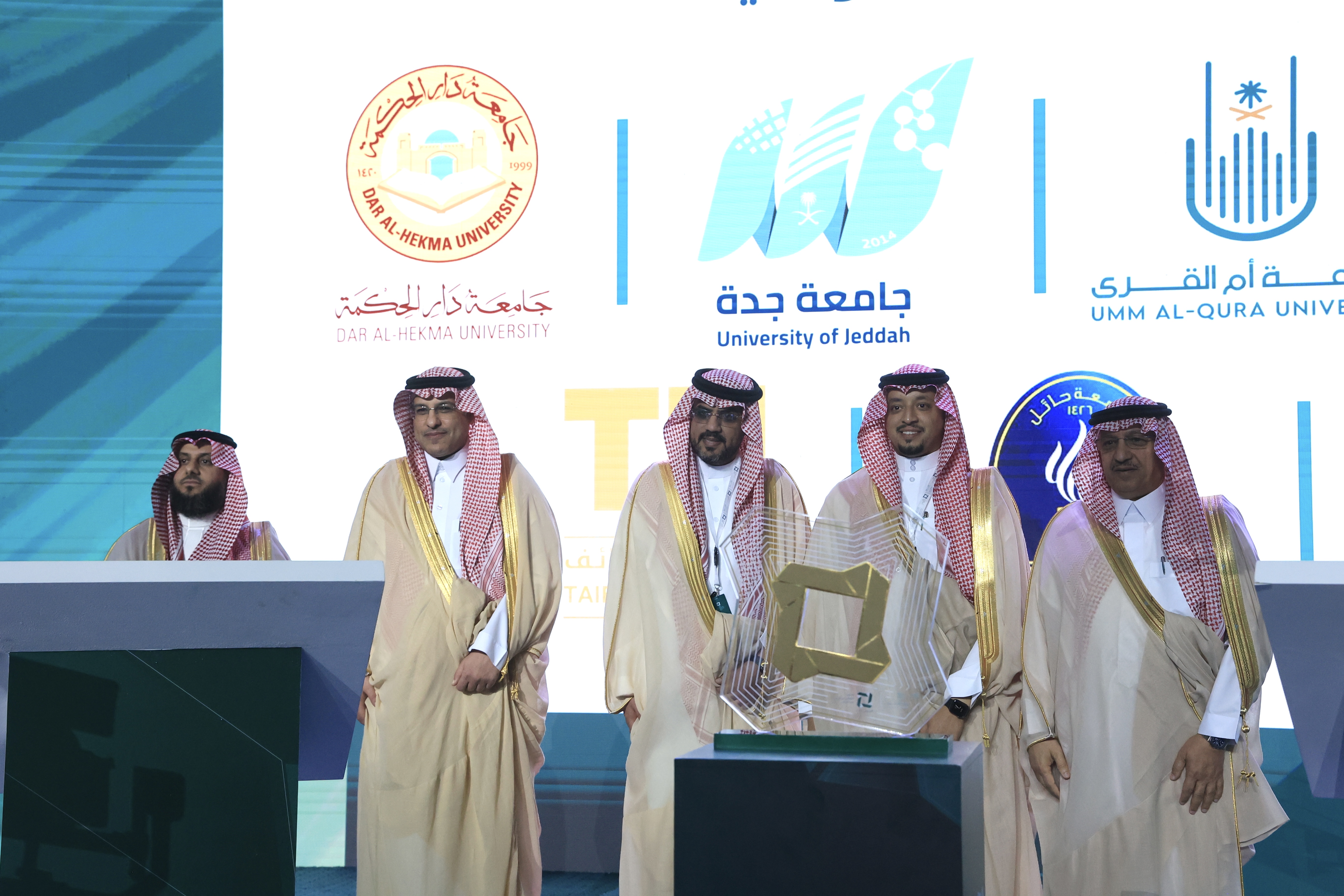 أعلنت الجامعة الإسلامية، خلال ملتقى القطاع غير الربحي بالتعليم، مشاركتها في المحفظة الوقفية بمبلغ ٥٠ مليون ريال لدعم اوقاف الجامعة. - 3