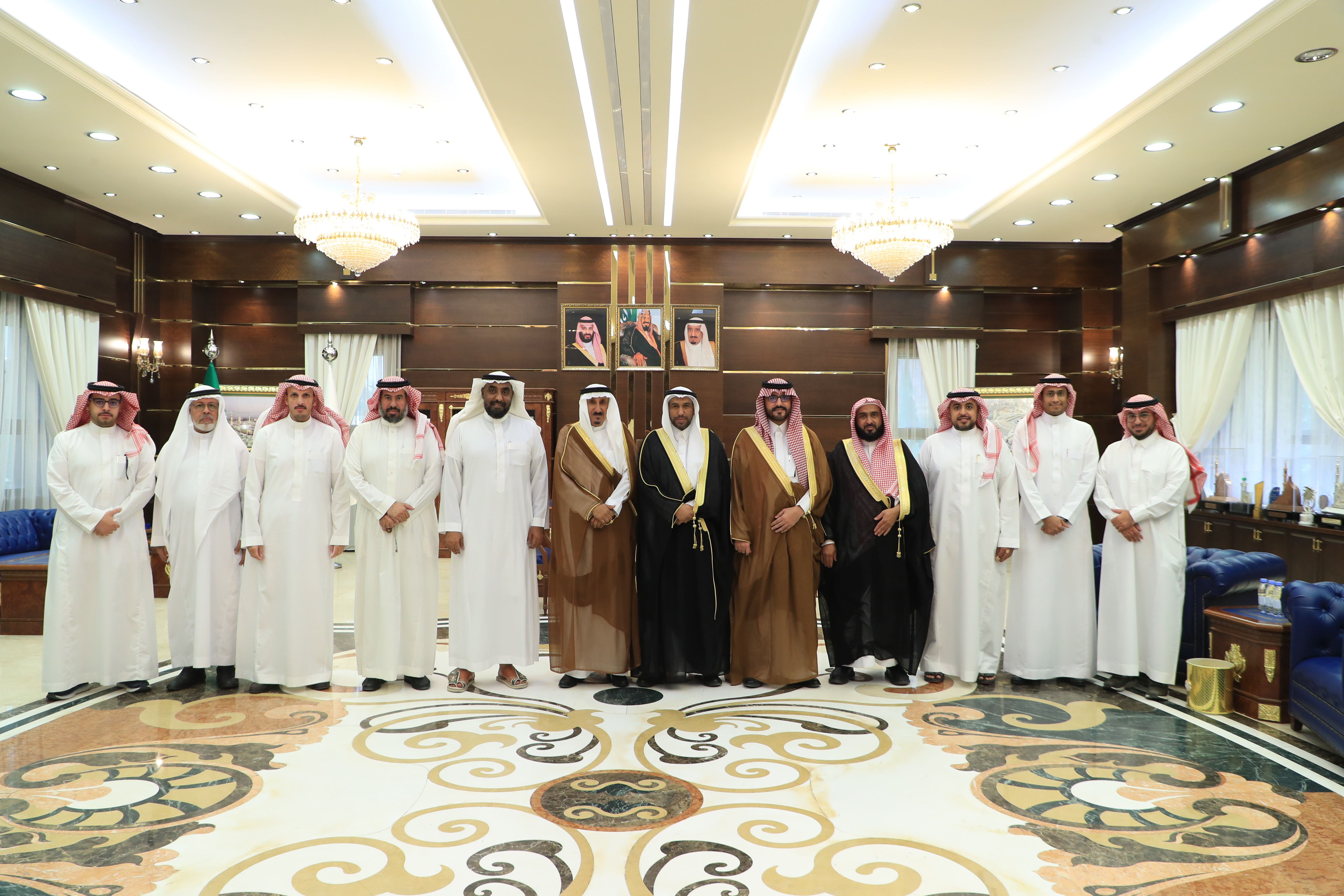 ‏استقبل سعادة رئيس ⁧‫الجامعة الإسلامية‬⁩ المكلف، أ.د. حسن بن عبدالمنعم العوفي، معالي أمين عام دارة الملك عبدالعزيز المكلف الدكتور فهد بن عبدالله السماري - 4