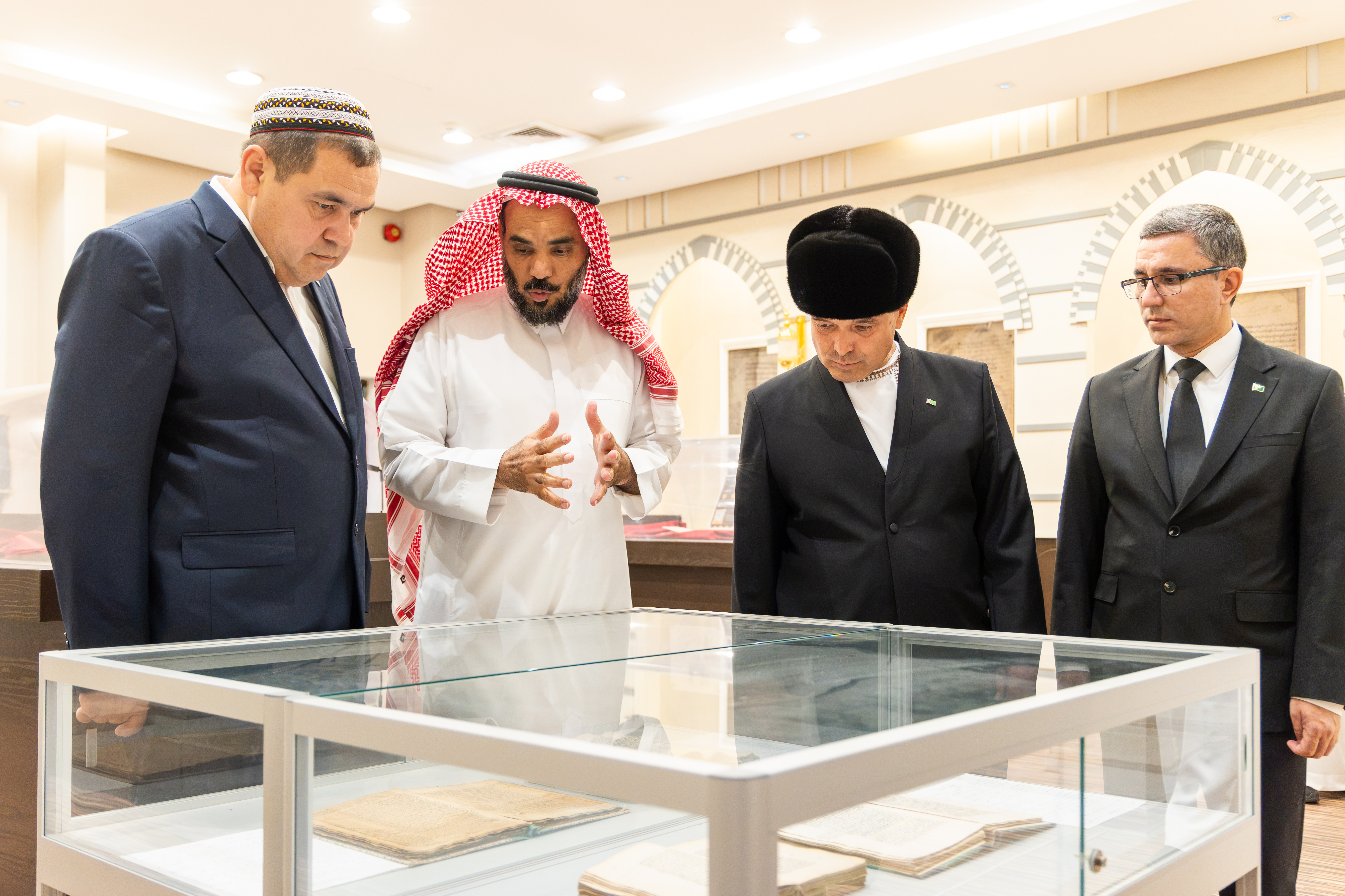 رئيس الجامعة الإسلامية يستقبل مستشار رئيس جمهورية تركمانستان للشؤون الدينية - 6