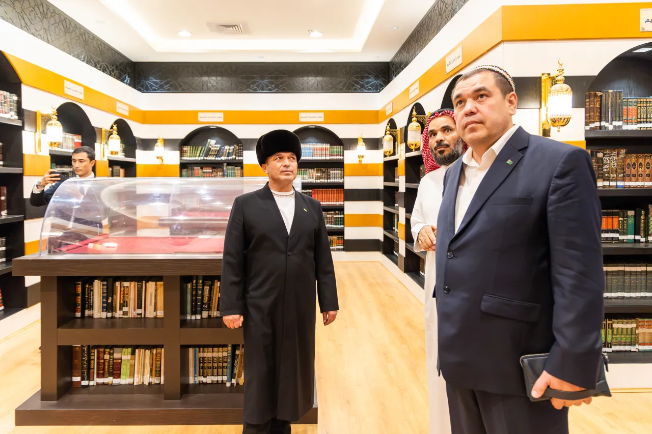 رئيس الجامعة الإسلامية يستقبل مستشار رئيس جمهورية تركمانستان للشؤون الدينية - 8